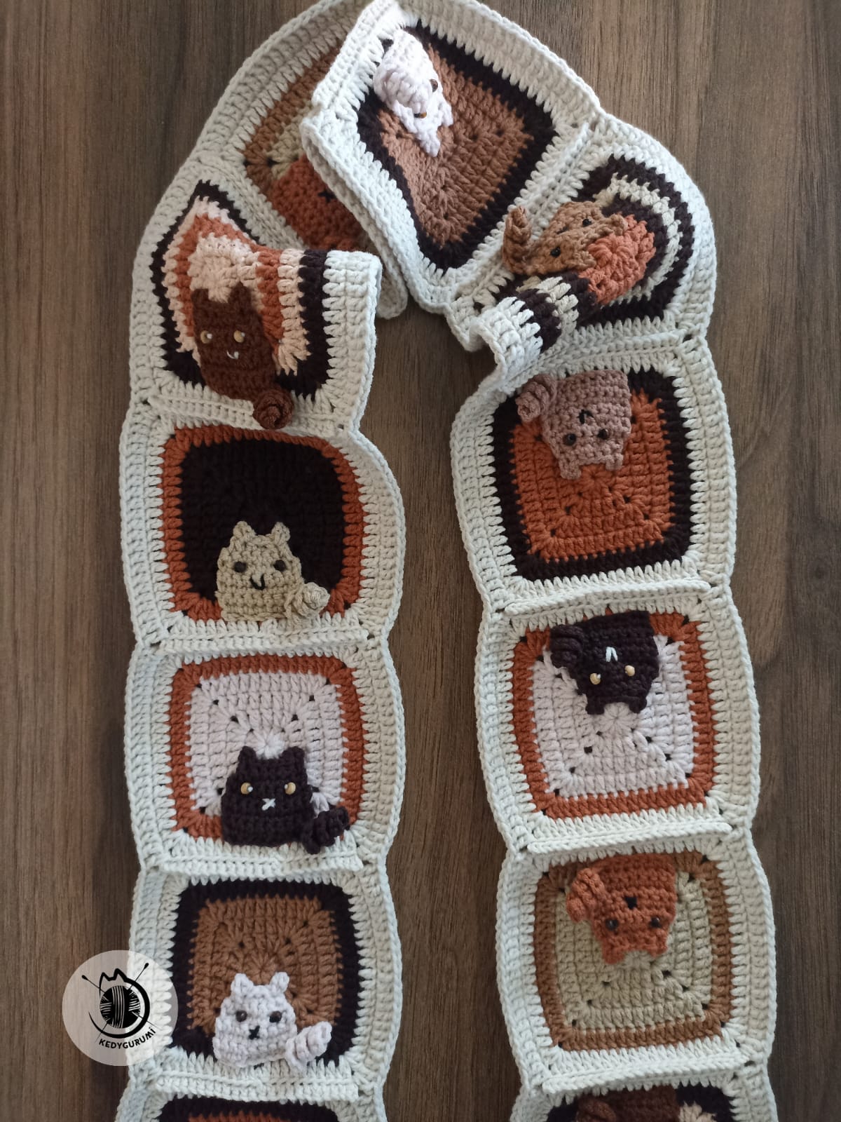 Kedi Motifli Örgü Atkı - Kahverengi - El Örgüsü Kedili Atkı - Kedi Temalı Kışlık Atkı