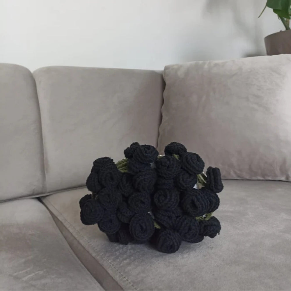 El Yapımı Siyah Gül Buket Battaniye