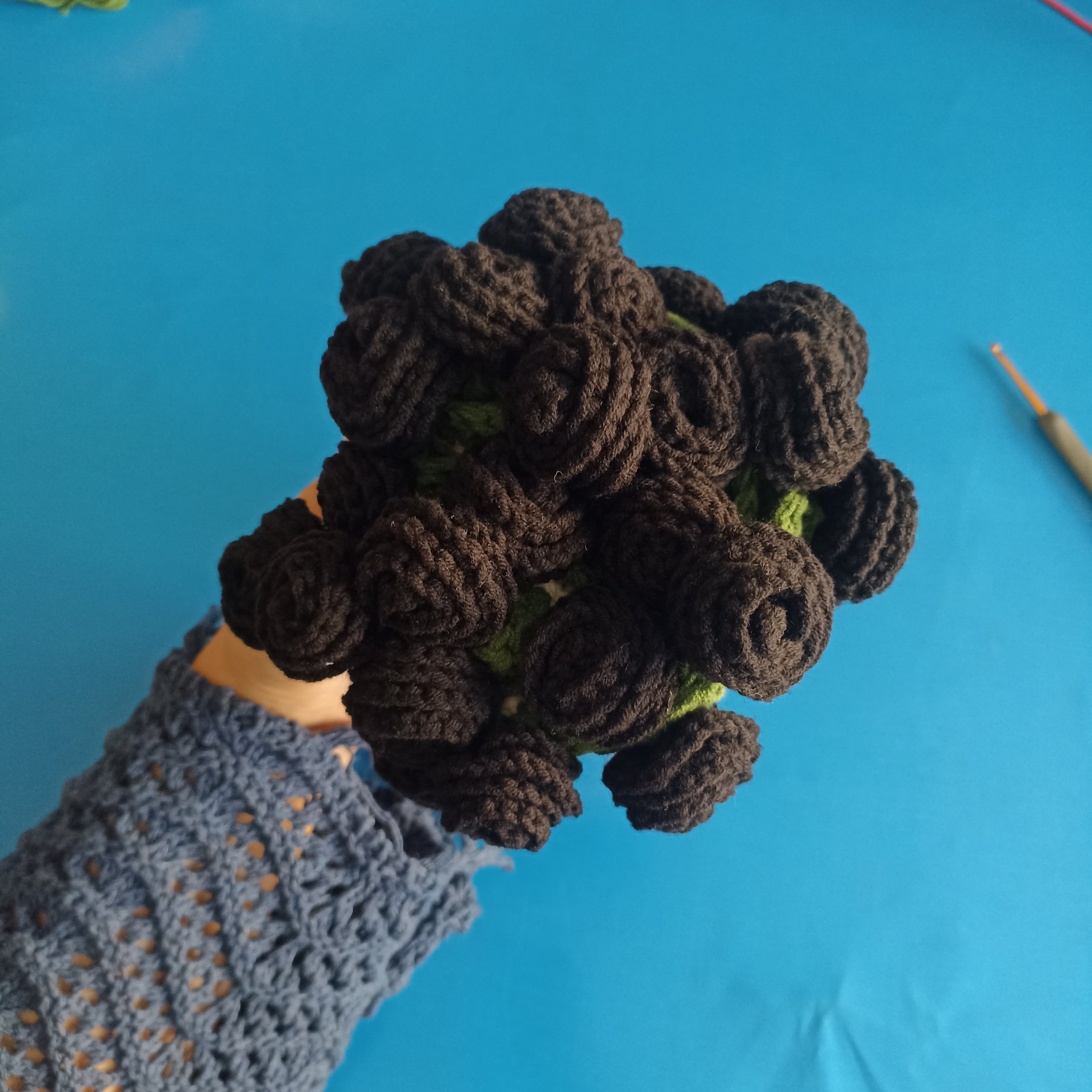 El Yapımı Siyah Gül Buket Battaniye