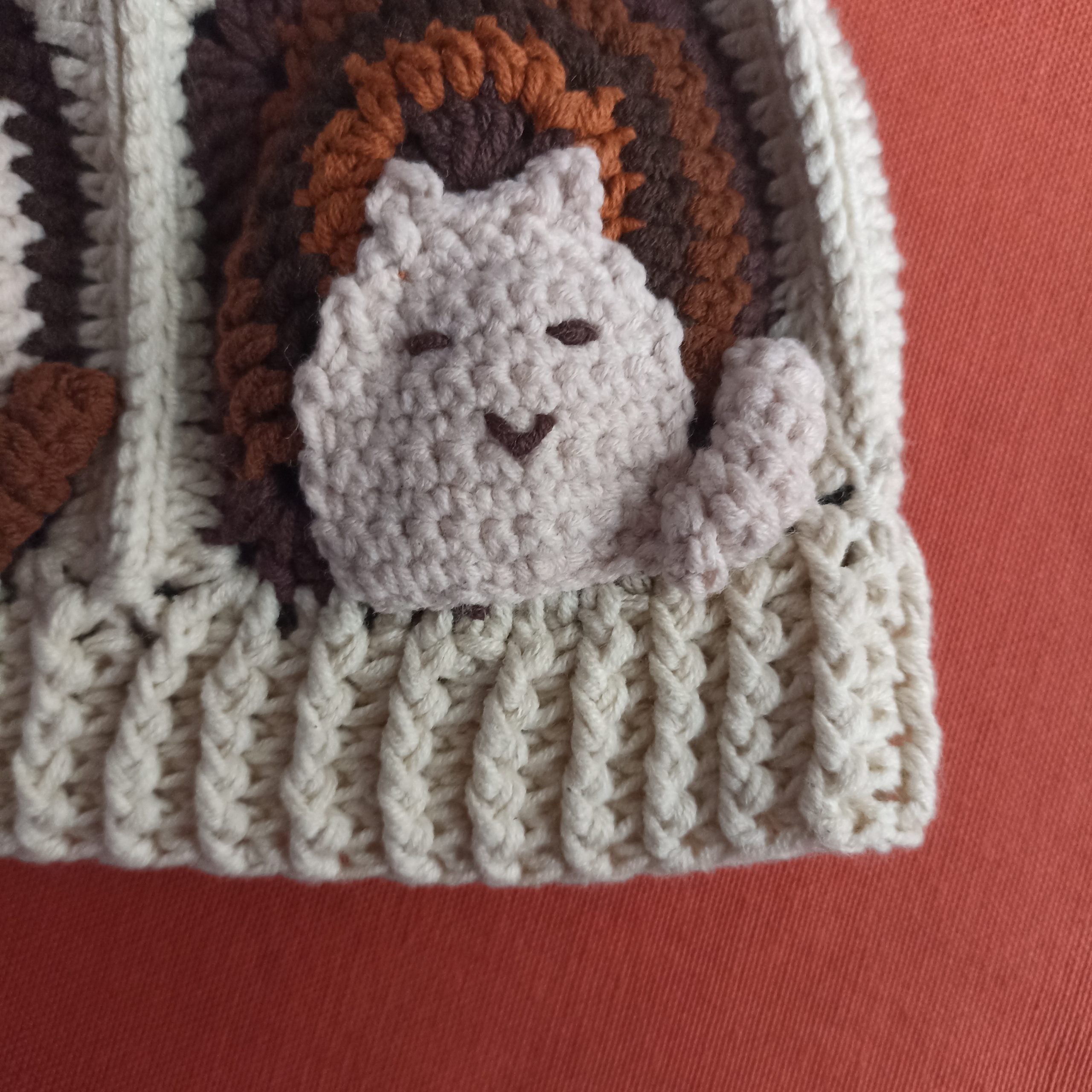 Kedi Motifli Ponponlu Örgü Bere - Kahverengi - El Örgüsü Kışlık Şapka