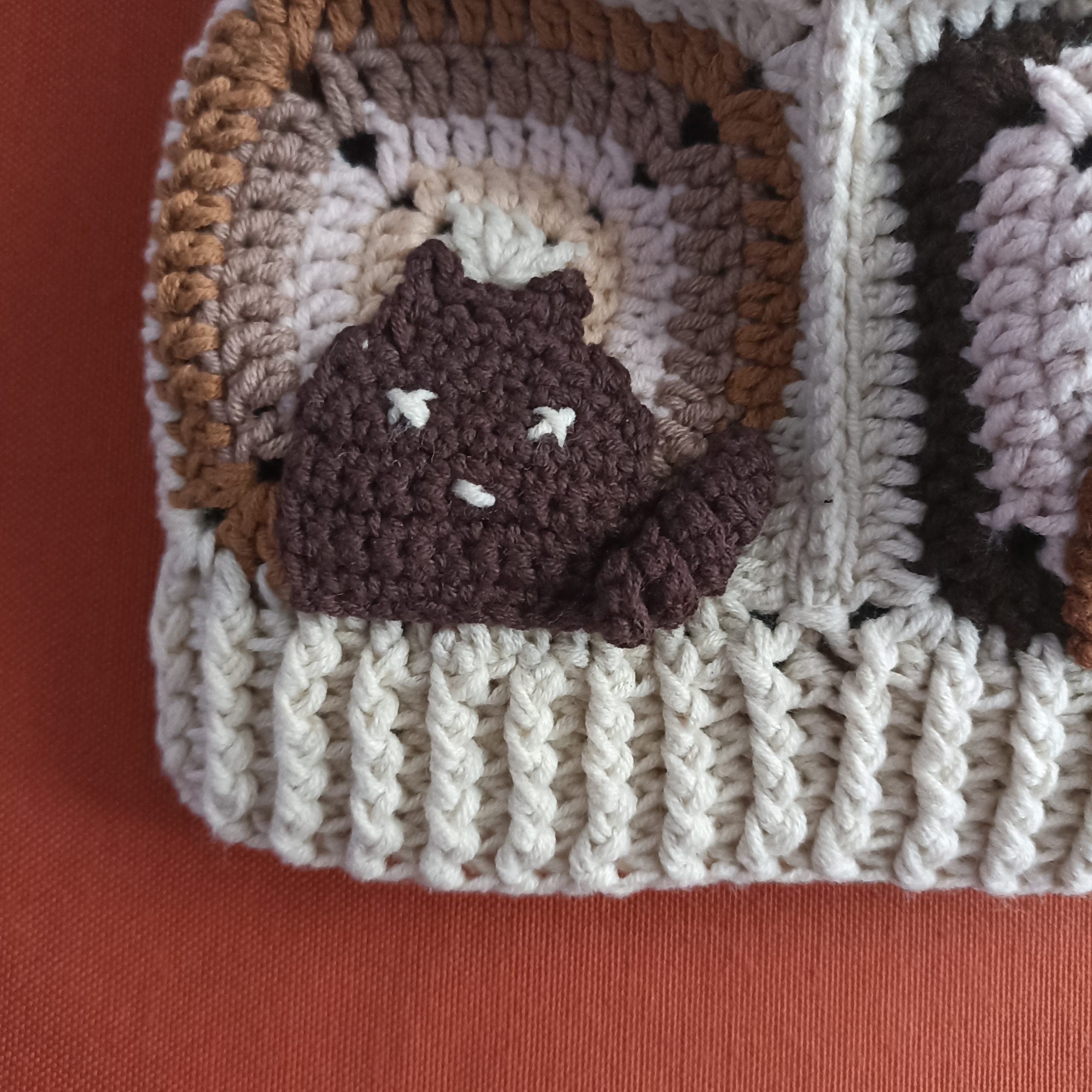 Kedi Motifli Ponponlu Örgü Bere - Kahverengi - El Örgüsü Kışlık Şapka