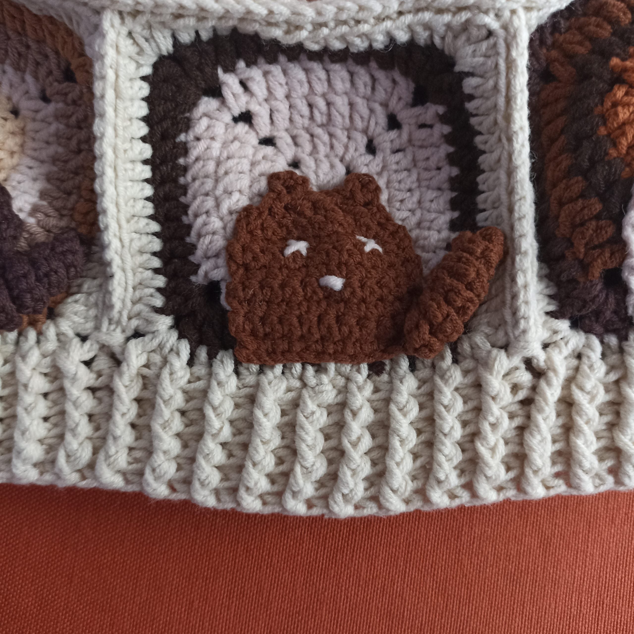 Kedi Motifli Ponponlu Örgü Bere - Kahverengi - El Örgüsü Kışlık Şapka