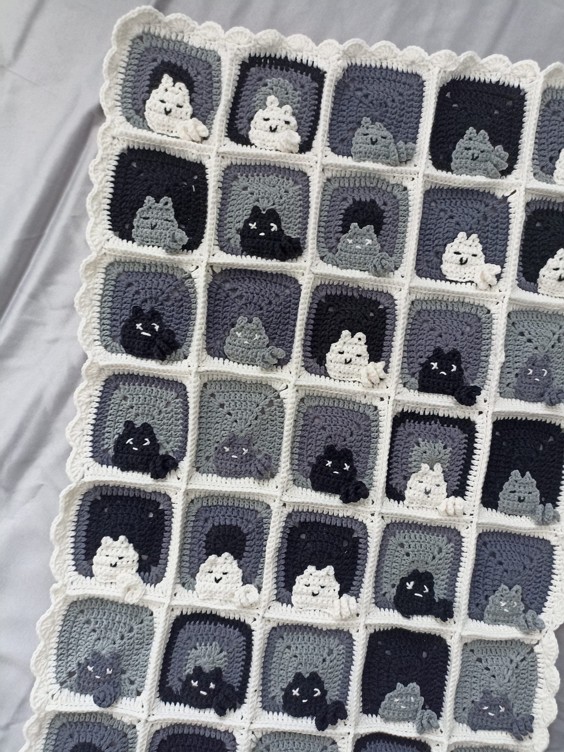 Kedi Motifli Gri Tonlu Örgü Koltuk/TV Battaniyesi