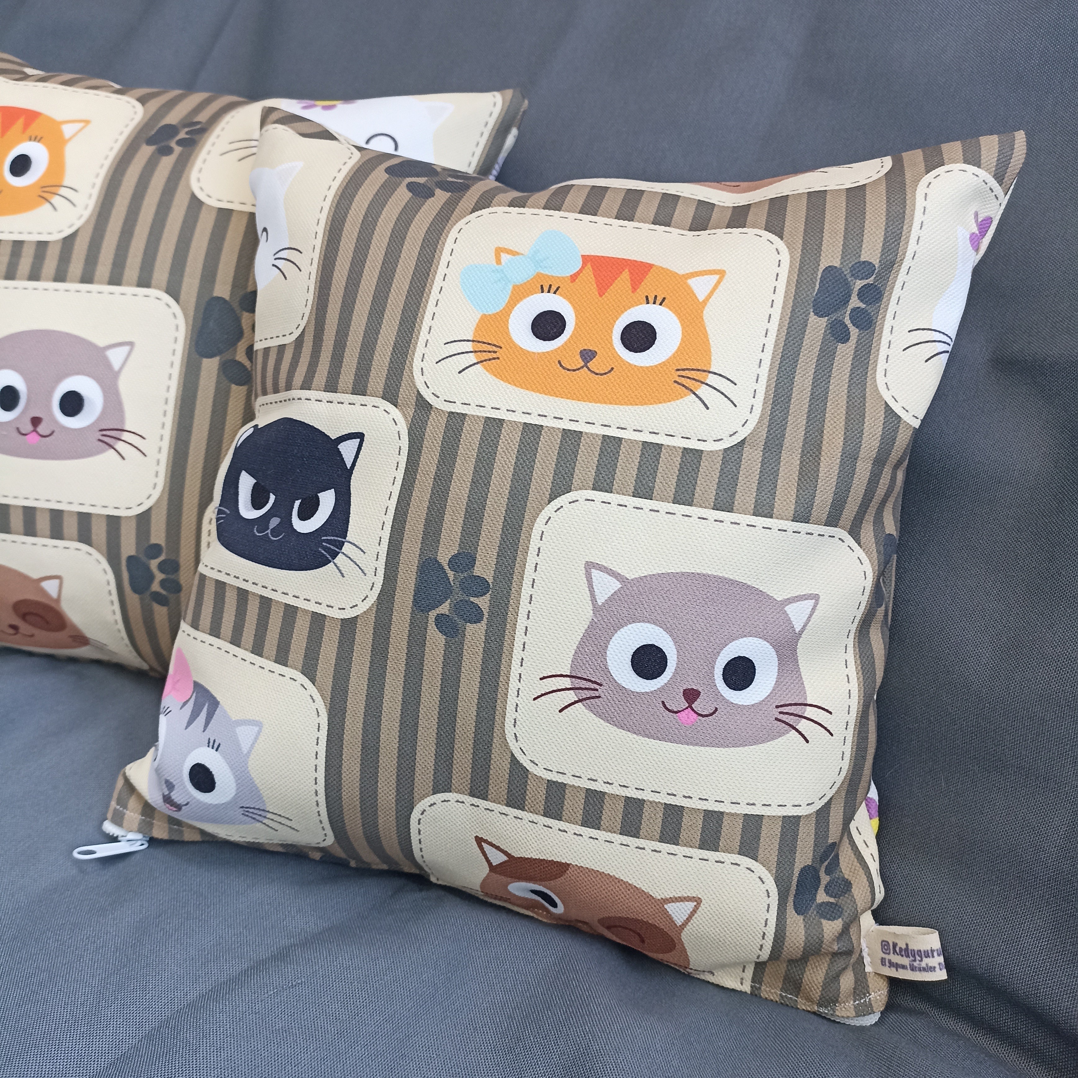 Portre Kedi Desenli Kumaş Kırlent Yastık 35*35 cm