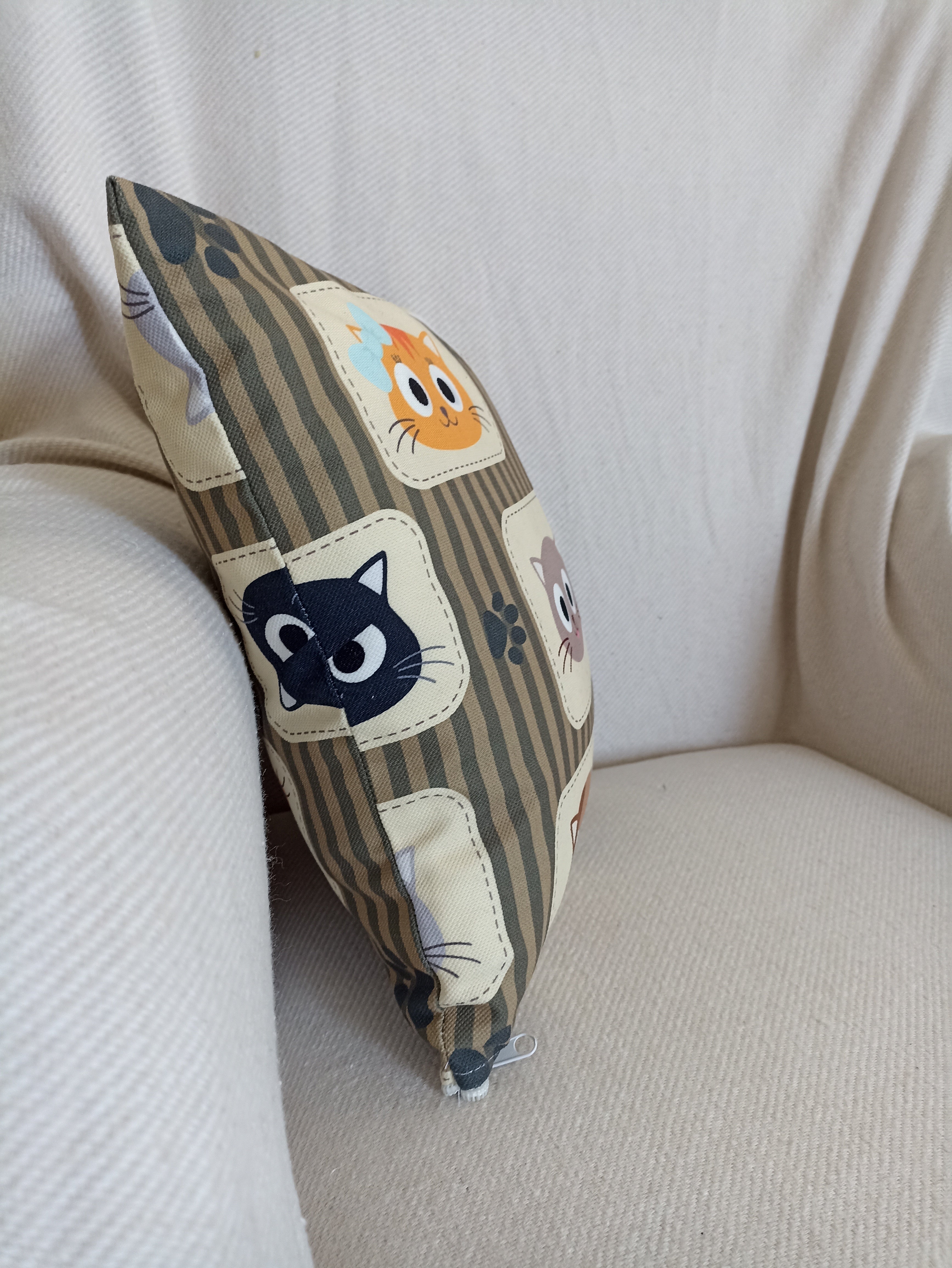 Portre Kedi Desenli Kumaş Kırlent Yastık 35*35 cm