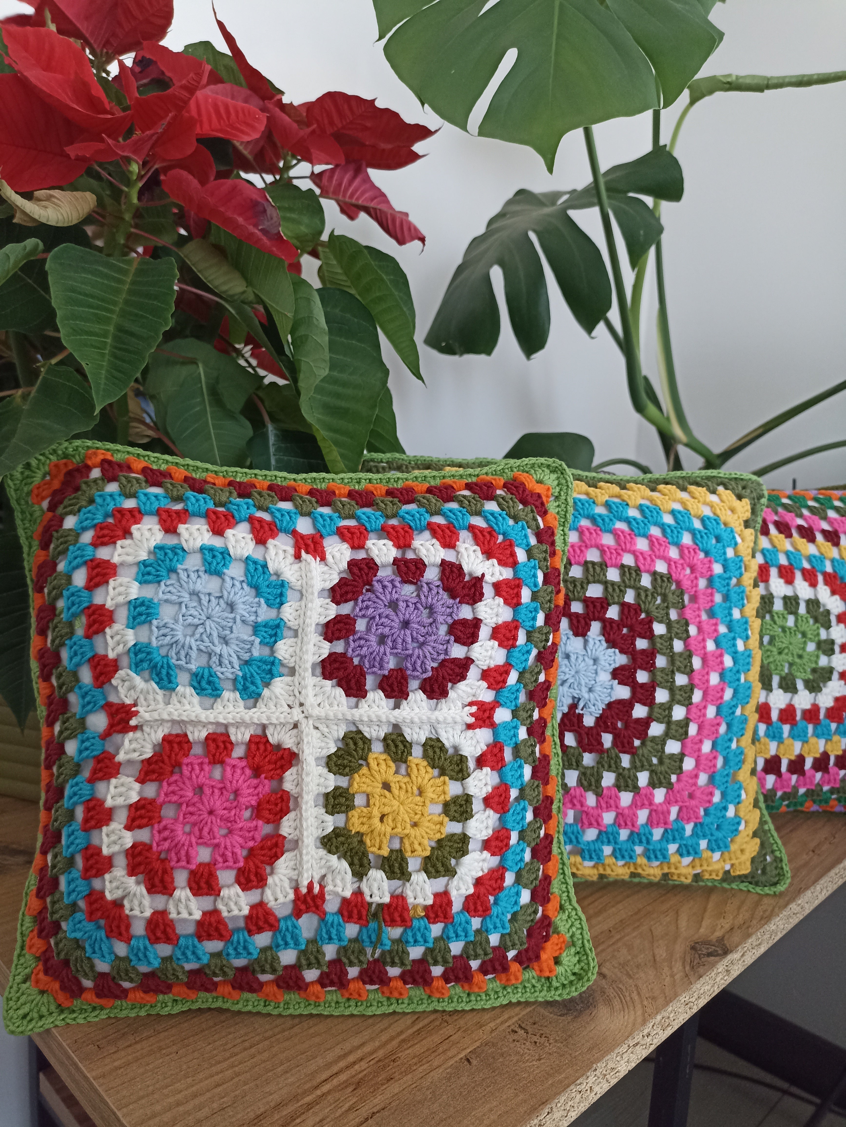 Granny Square Örgü Kırlent Kılıfı - 10 Farklı Model Seçeneği - Tığ İşi Motifli Kırlent Kılıfı - Karışık Renkli El Örgüsü Kırlent Kılıfı