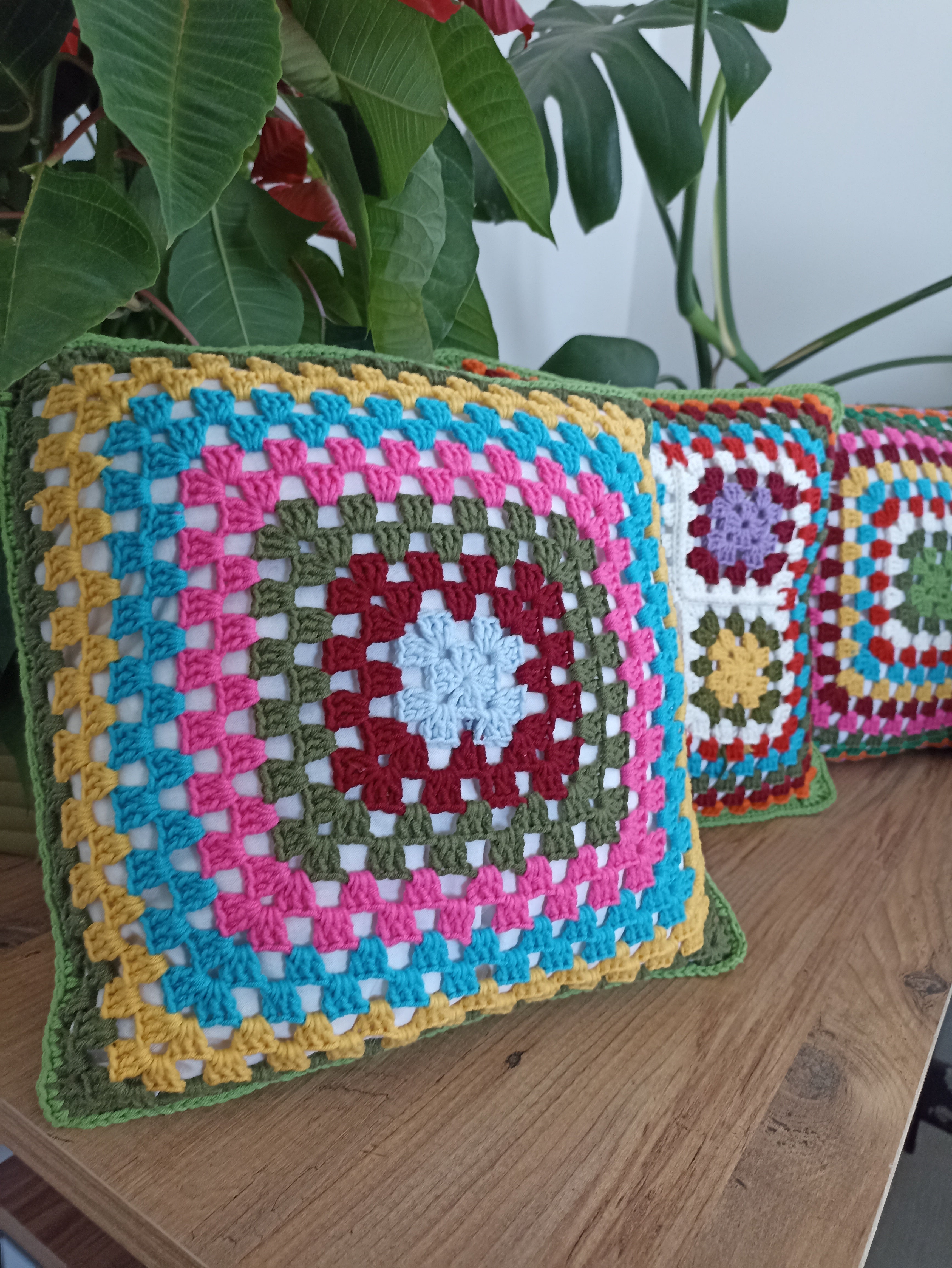 Granny Square Örgü Kırlent Kılıfı - 10 Farklı Model Seçeneği - Tığ İşi Motifli Kırlent Kılıfı - Karışık Renkli El Örgüsü Kırlent Kılıfı