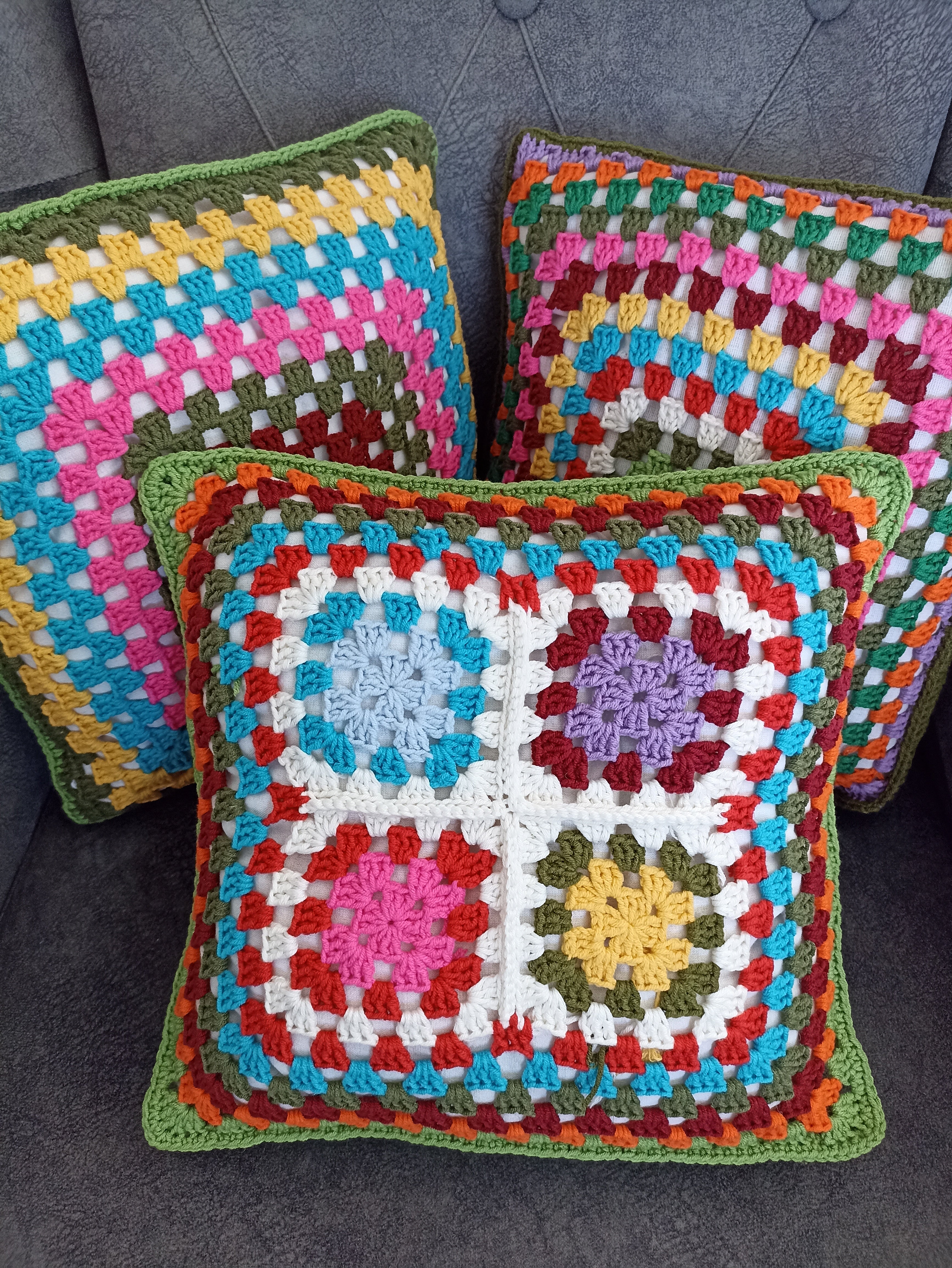Granny Square Örgü Kırlent Kılıfı - 10 Farklı Model Seçeneği - Tığ İşi Motifli Kırlent Kılıfı - Karışık Renkli El Örgüsü Kırlent Kılıfı