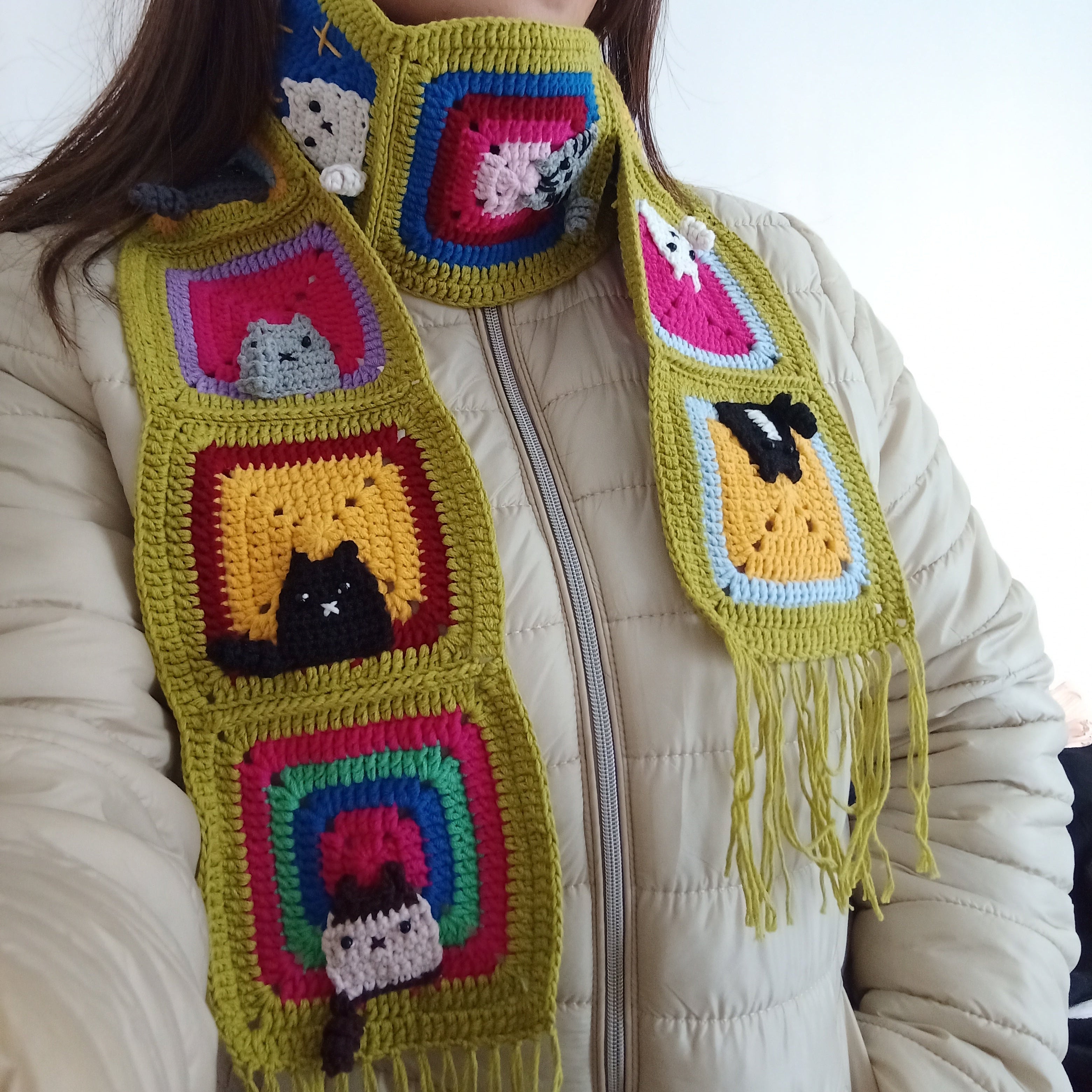 Kedi Motifli Örgü Atkı - Fıstık Yeşili - El Örgüsü Kedili Atkı - Kedi Temalı Kışlık Atkı