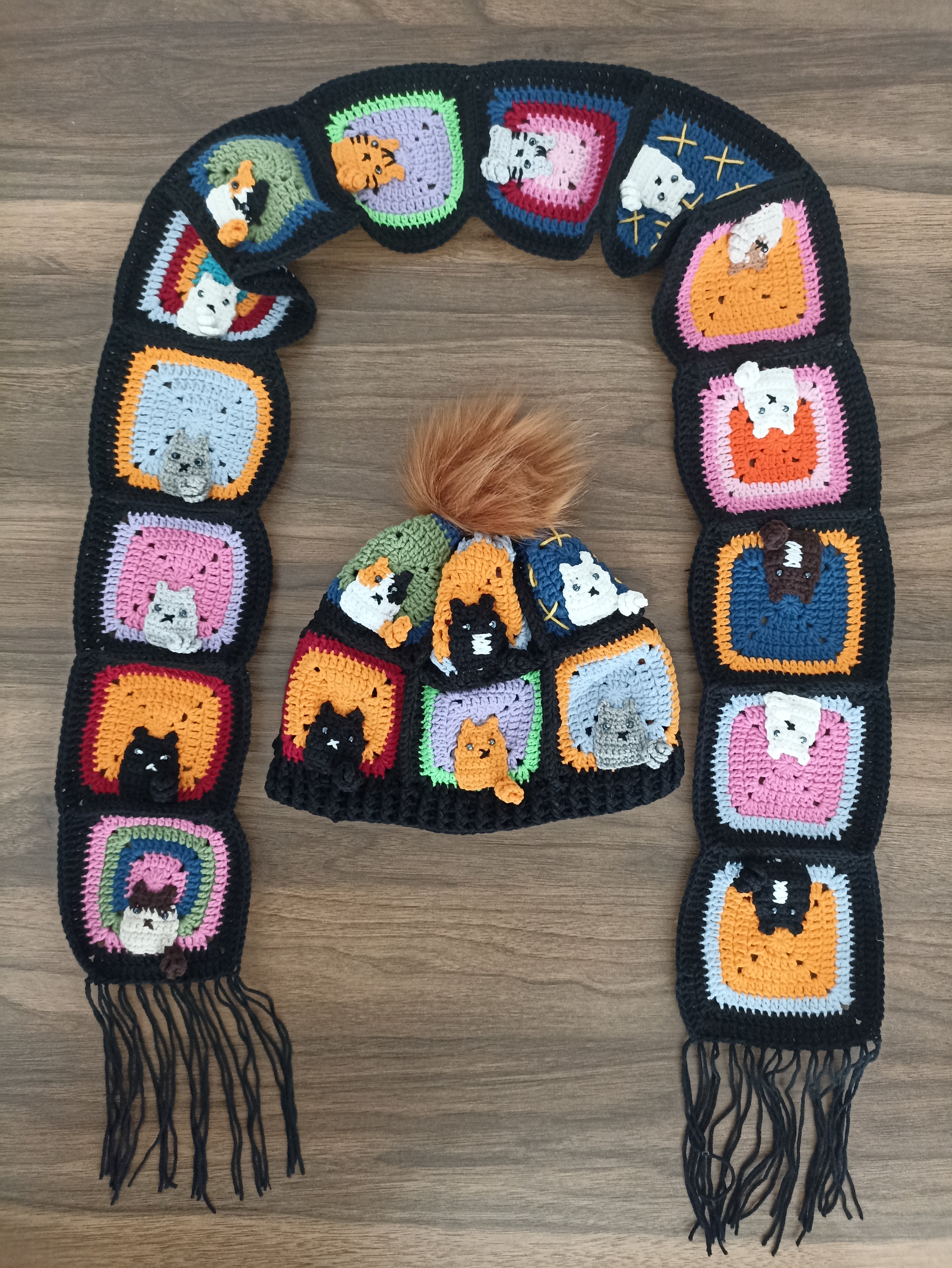 Örgü Kedili Bere ve Atkı İkili Set - Siyah - Kedi Temalı Örgü Atkı ve Ponponlu Örgü Bere