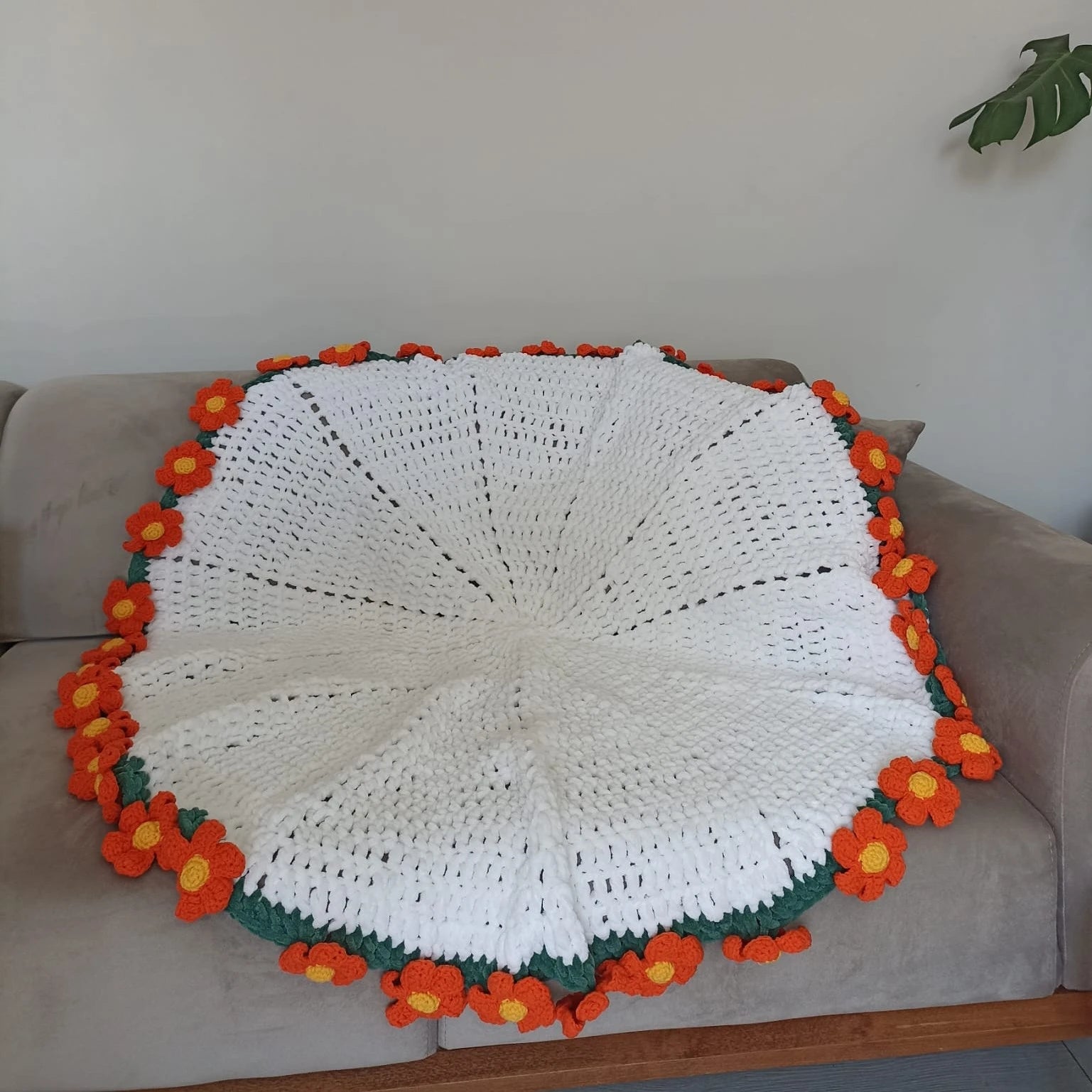 El Yapımı Turuncu Papatya Kadife Buket Battaniye - Turuncu Papatya- Tasarım Ürün (80 cm - 100 cm - 120 cm çapında)