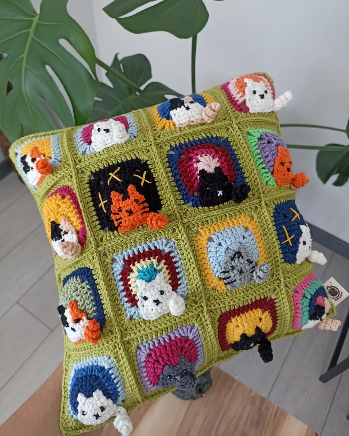 Kedili Kırlent Fıstık Yeşili, Kedi Motifli Örgü Kırlent Kılıfı, Kedili Yastık Kılıfı