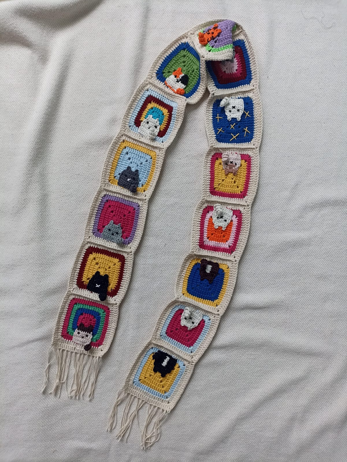 Kedi Motifli Örgü Atkı - Ekru - El Örgüsü Kedili Atkı - Kedi Temalı Kışlık Atkı