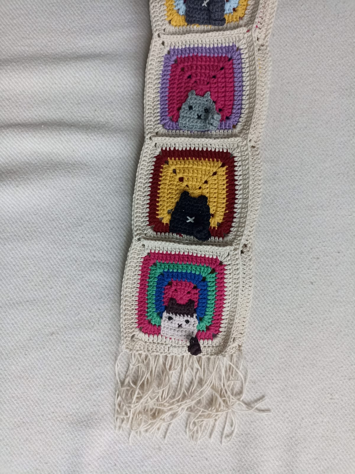 Kedi Motifli Örgü Atkı - Ekru - El Örgüsü Kedili Atkı - Kedi Temalı Kışlık Atkı