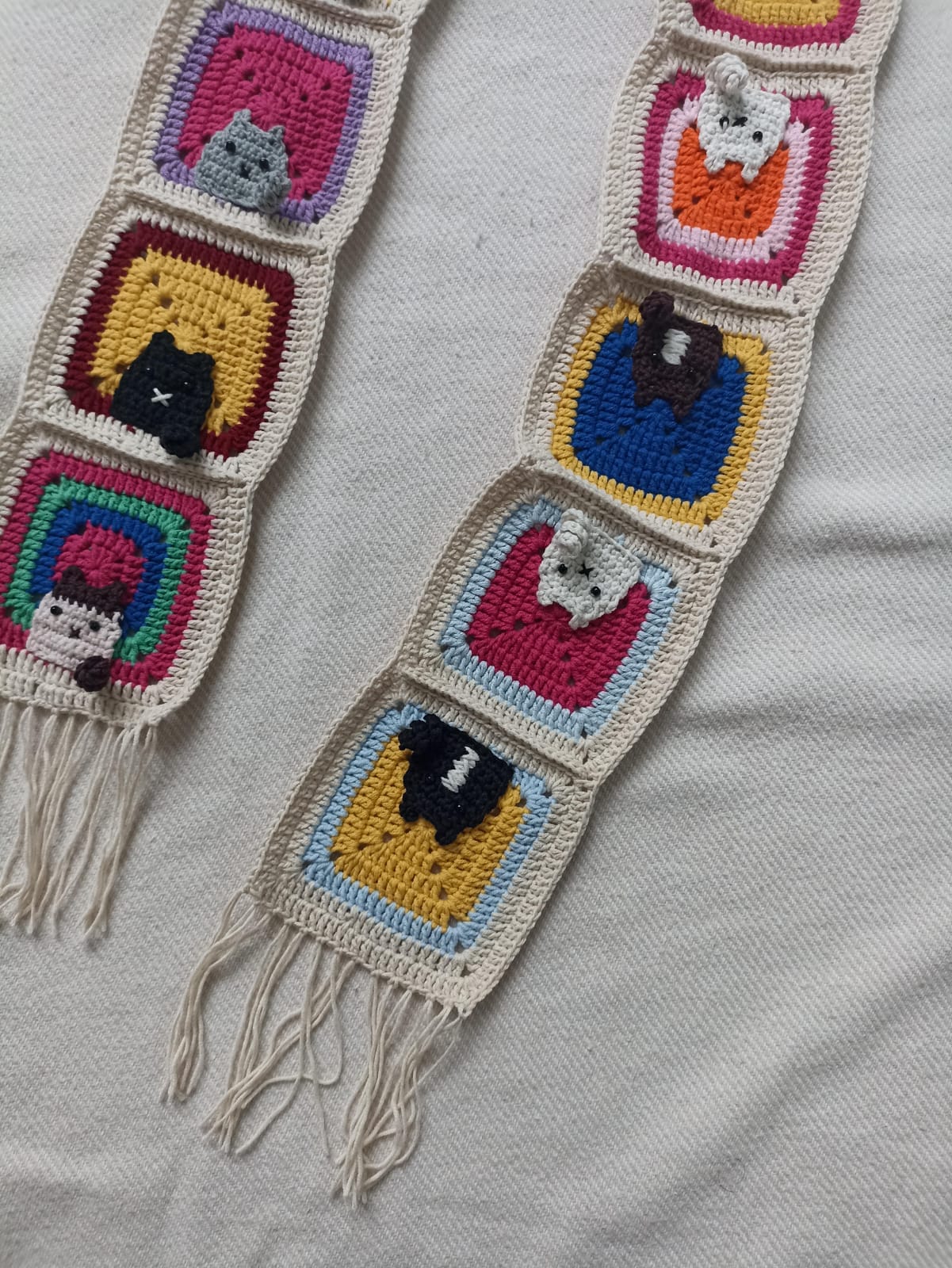 Kedi Motifli Örgü Atkı - Ekru - El Örgüsü Kedili Atkı - Kedi Temalı Kışlık Atkı