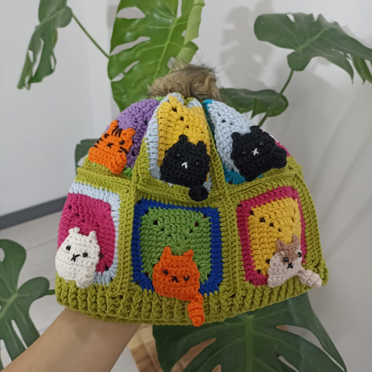 Kedi Motifli Ponponlu Örgü Bere - Fıstık Yeşili - El Örgüsü Kışlık Şapka