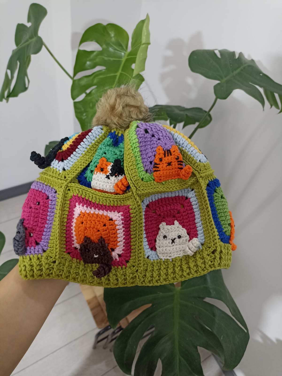 Kedi Motifli Ponponlu Örgü Bere - Fıstık Yeşili - El Örgüsü Kışlık Şapka