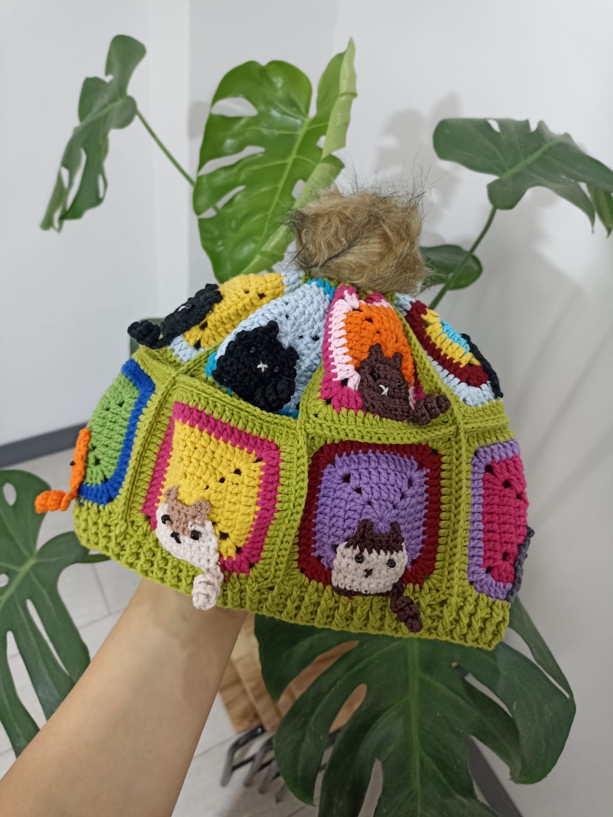 Kedi Motifli Ponponlu Örgü Bere - Fıstık Yeşili - El Örgüsü Kışlık Şapka