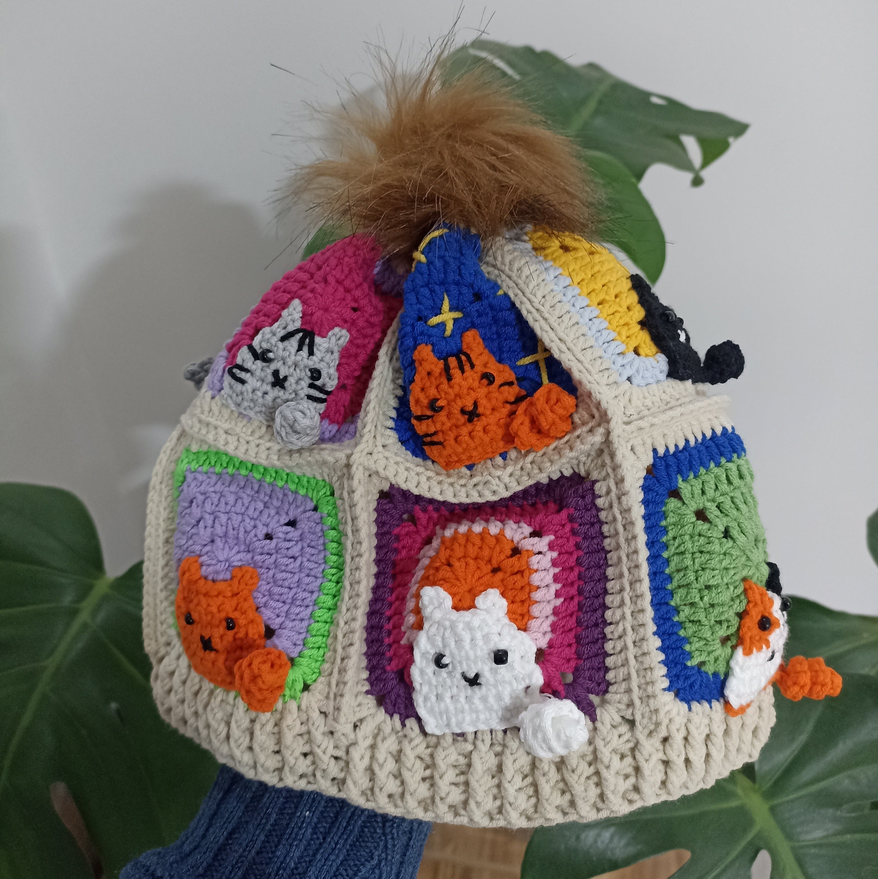 Kedi Motifli Ponponlu Örgü Bere - Ekru - El Örgüsü Kışlık Şapka