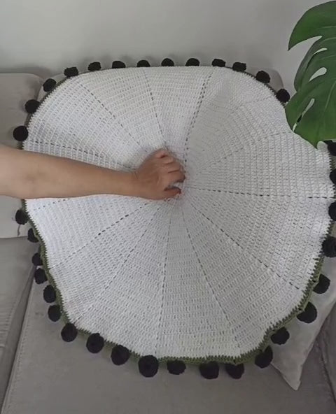 https://kedygurumi.com/products/el-yapimi-siyah-gul-buket-battaniye