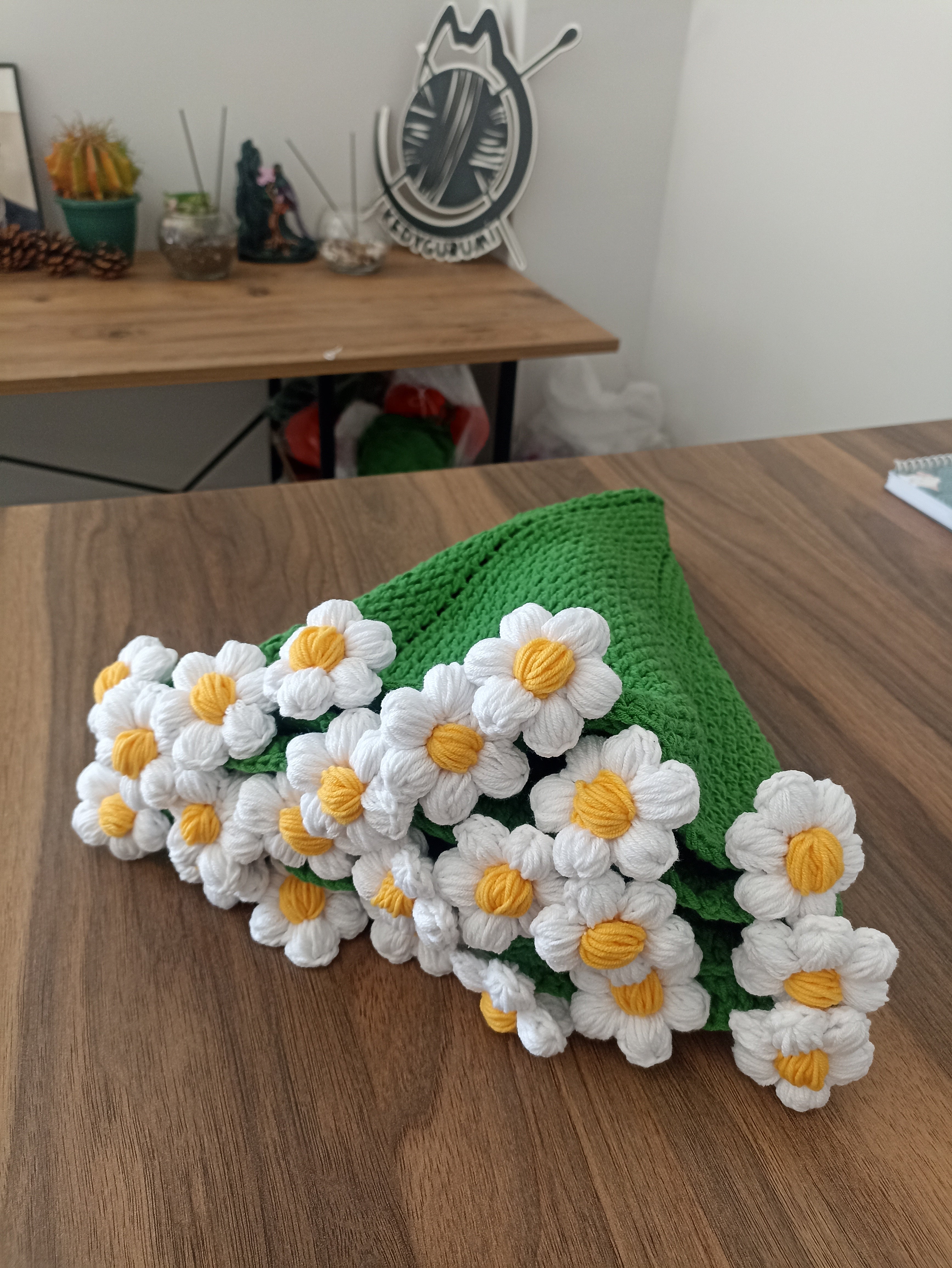 El Yapımı Puf Papatya Buket Battaniye