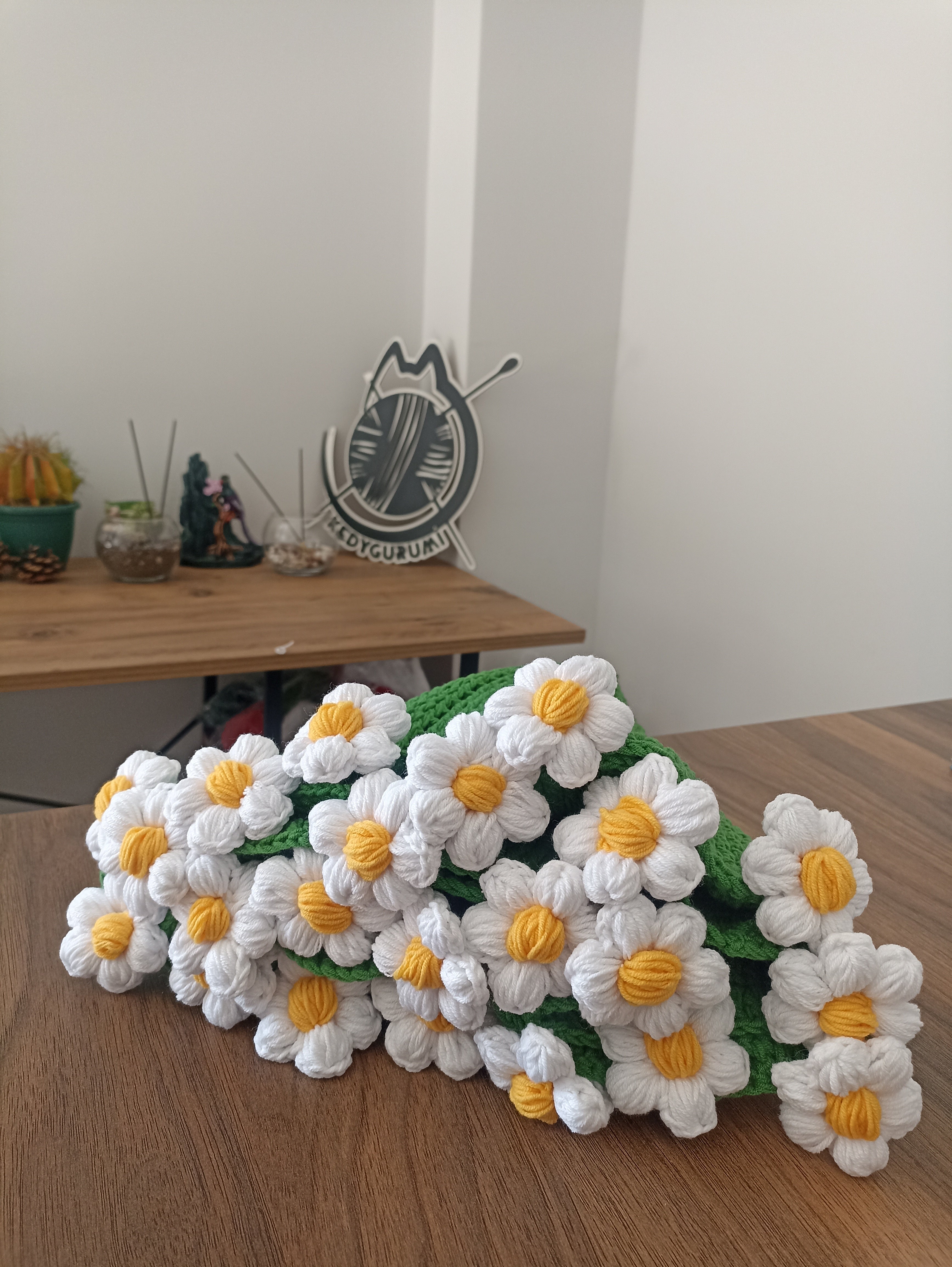 El Yapımı Puf Papatya Buket Battaniye