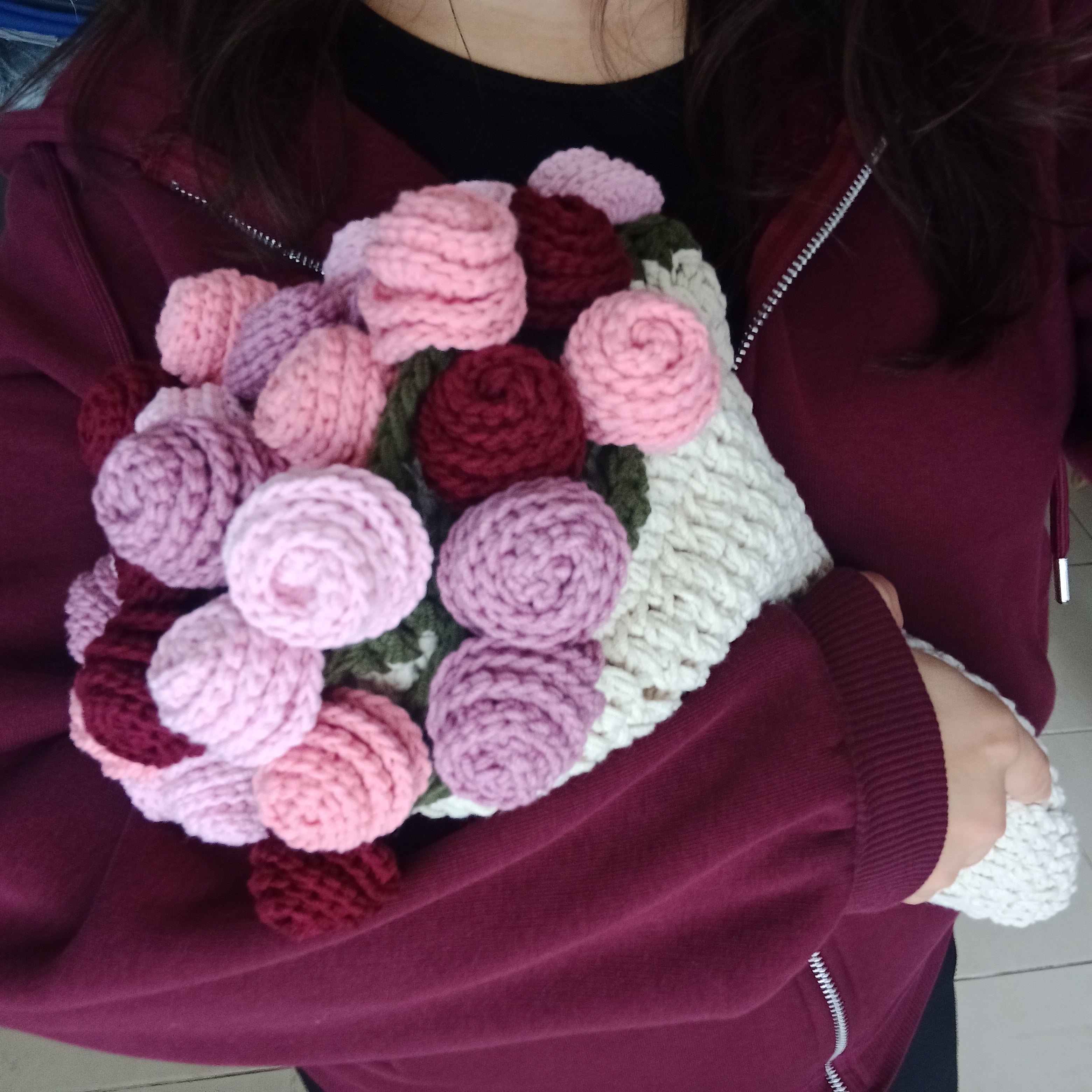 El Yapımı Karışık Pembe Güller Buket Battaniye