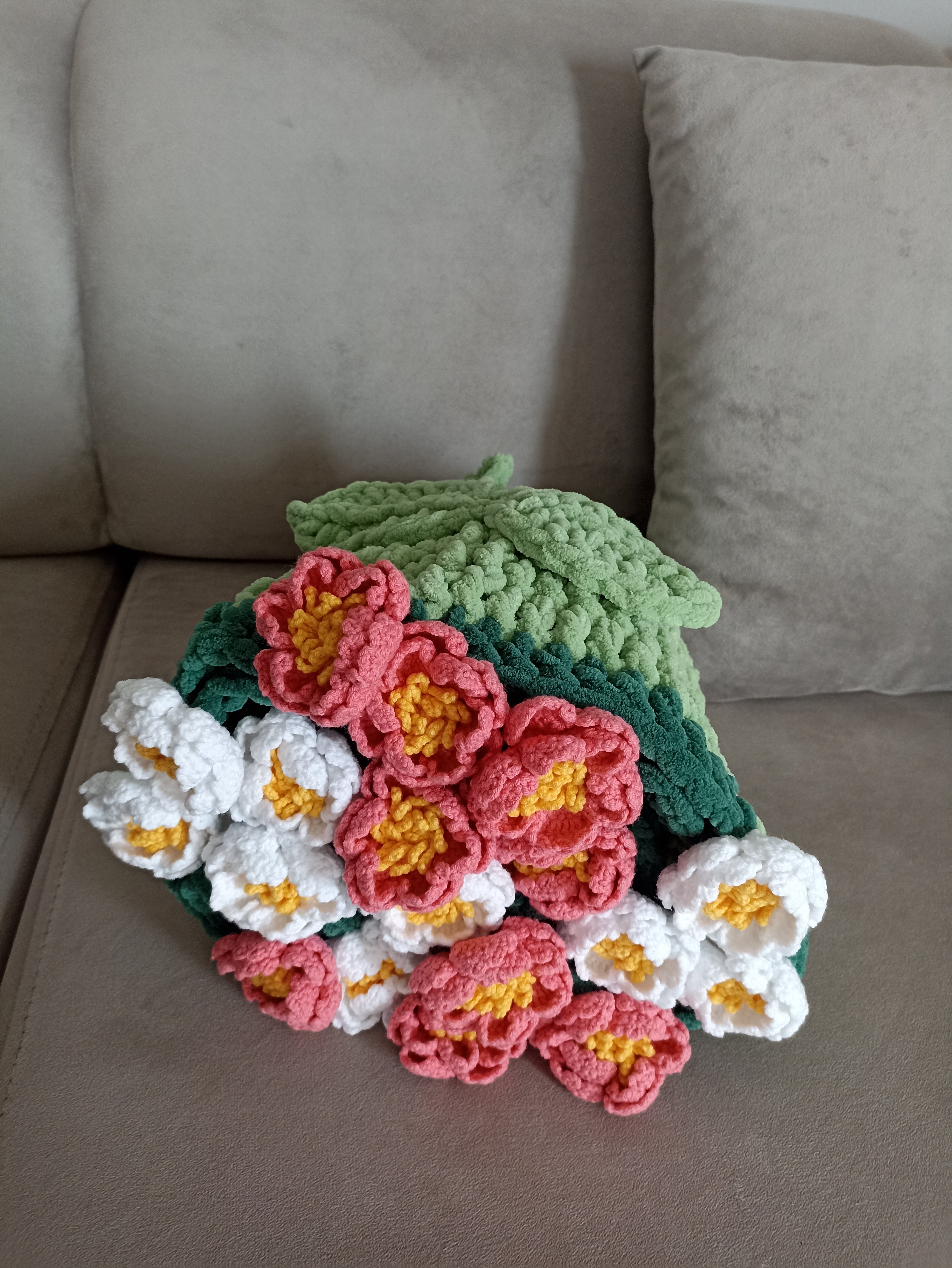 Handmade Crochet Daisy Bouquet Blanket (80 cm - 100 cm - 120 cm)