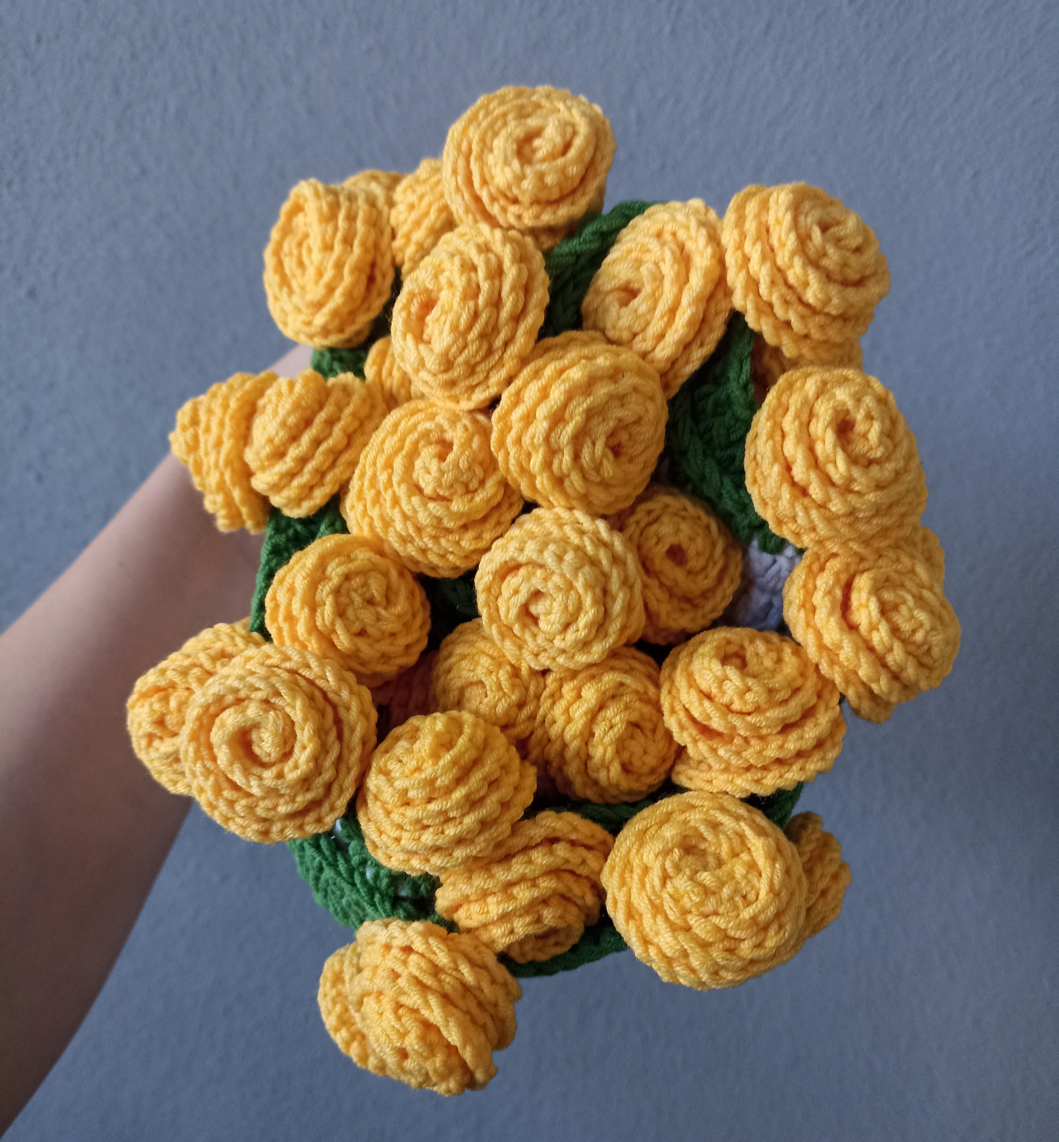 El Yapımı Sarı Gül Buket Battaniye