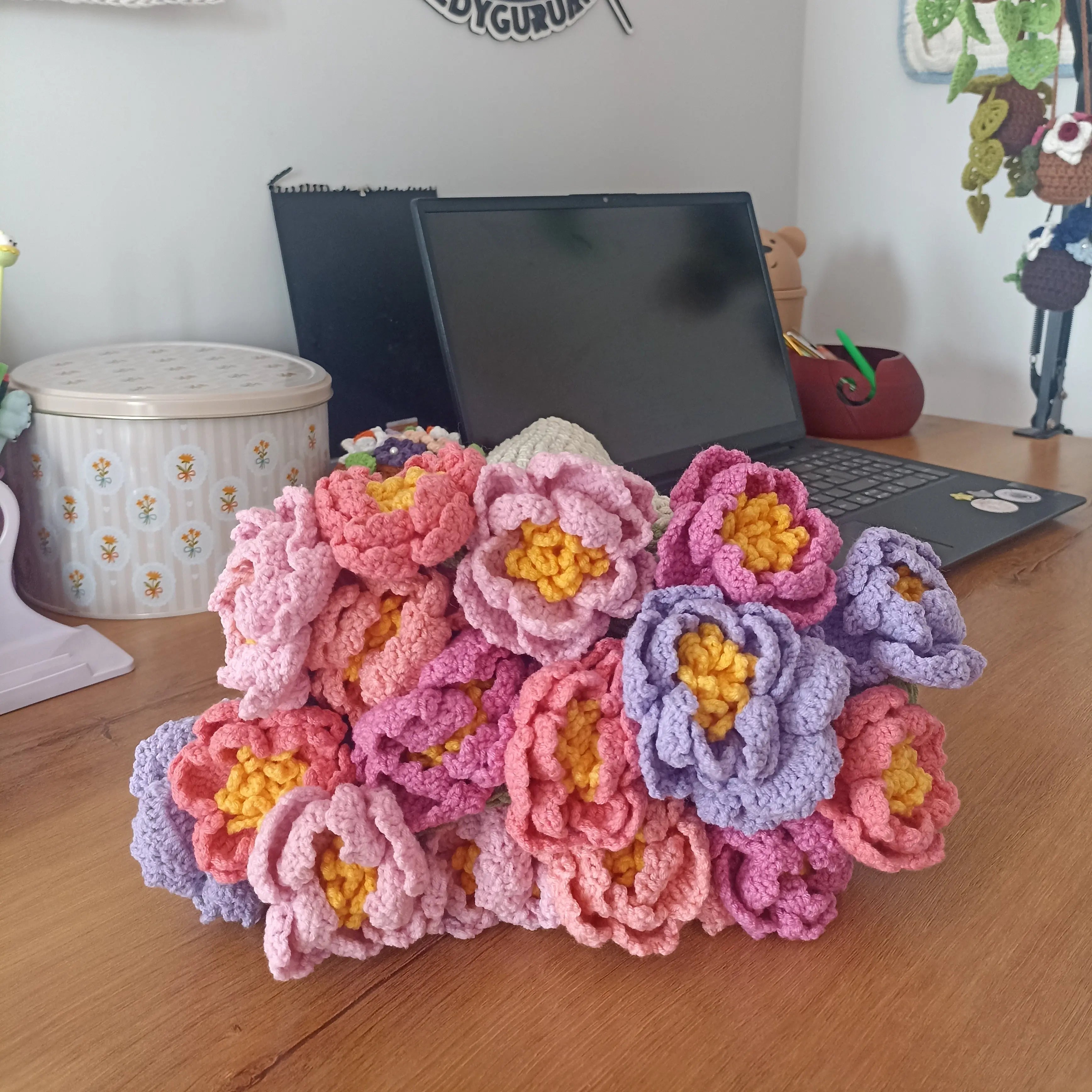 El Yapımı Pembe-Mor Karışık Renkli Şakayık Buket Battaniye