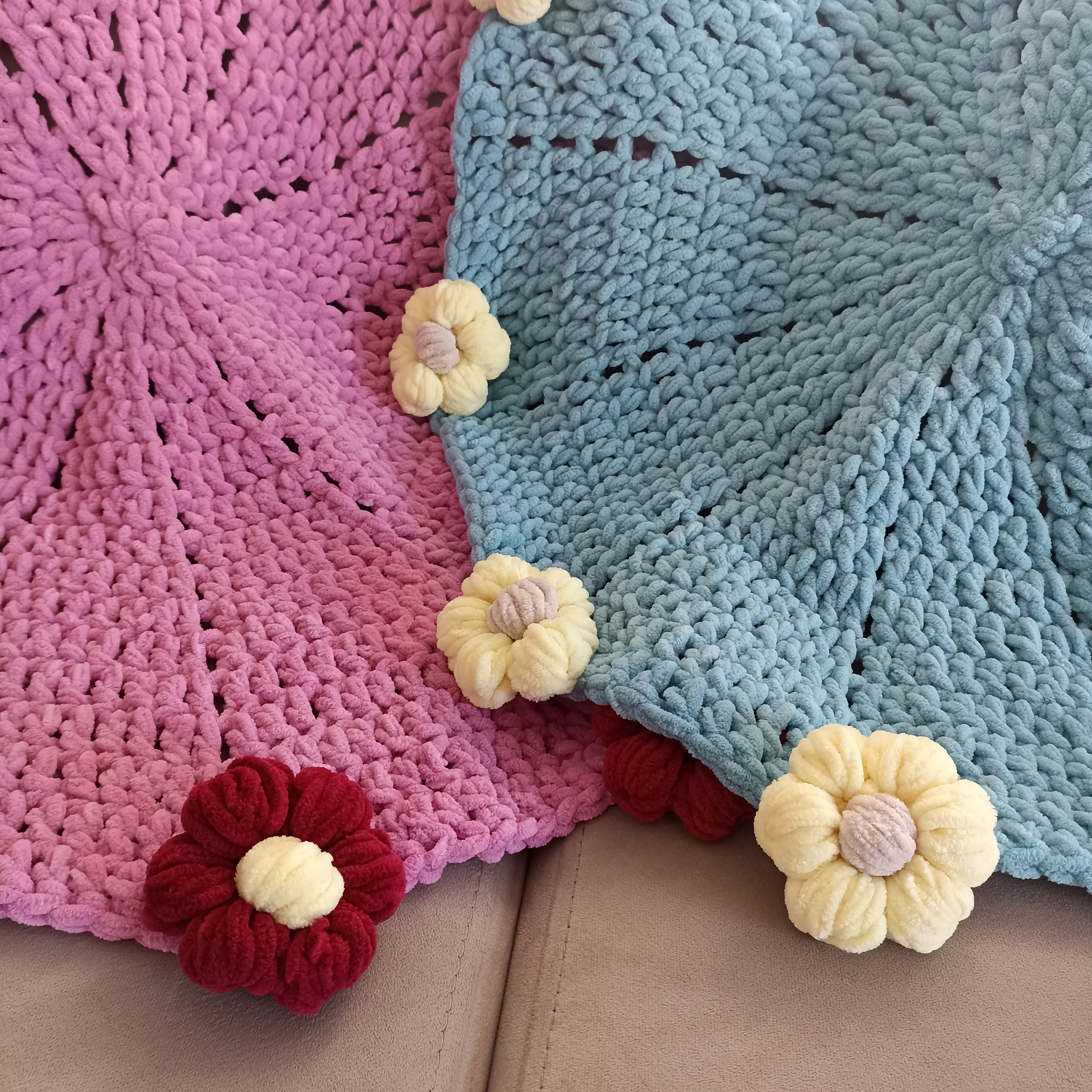 Puf Papatya Pofuduk Buket Battaniye - Örgü Buket Battaniye (80 cm)