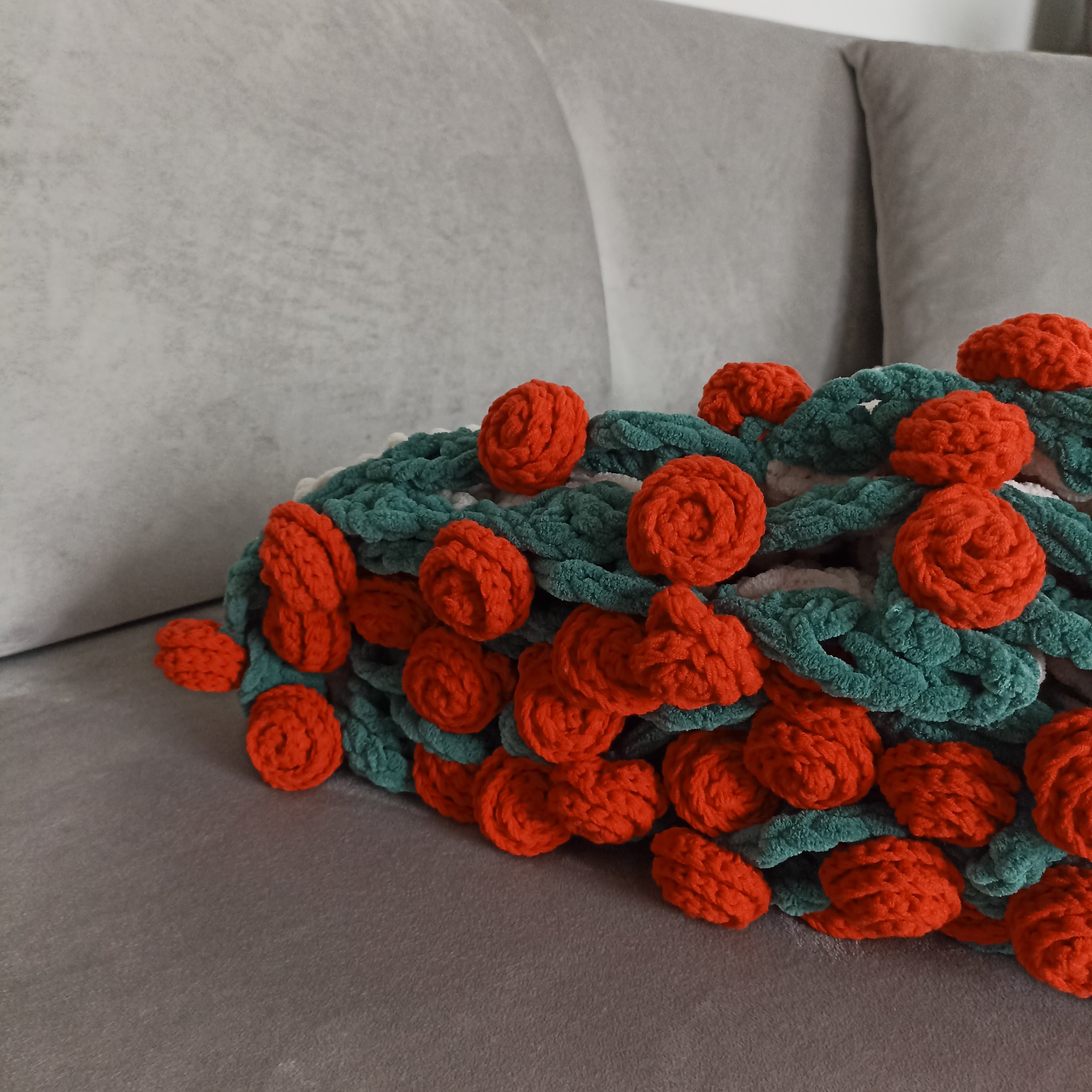 El Yapımı Kırmızı Gül Kadife Buket Battaniye (80 cm - 100 cm - 120 cm)