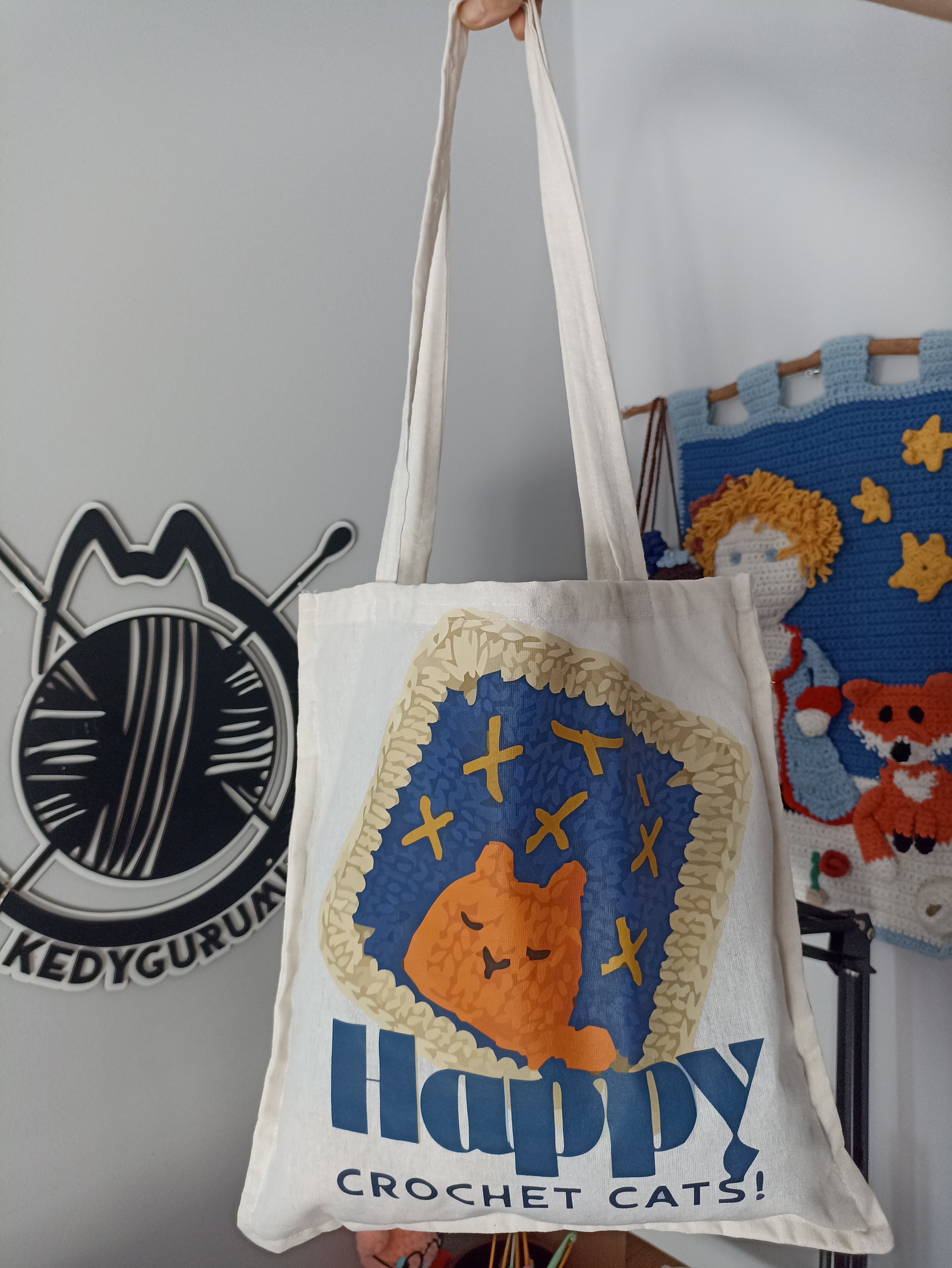 Happy Crochet Cats Bez Çanta – Kedisever ve Örgü Tutkunları İçin Özel Tasarım