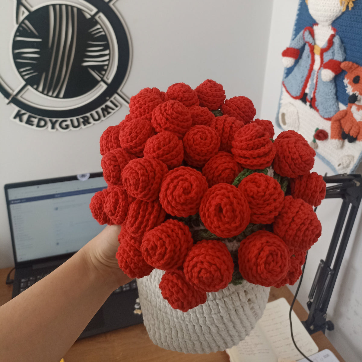 El Yapımı Kırmızı Gül Buket Battaniye