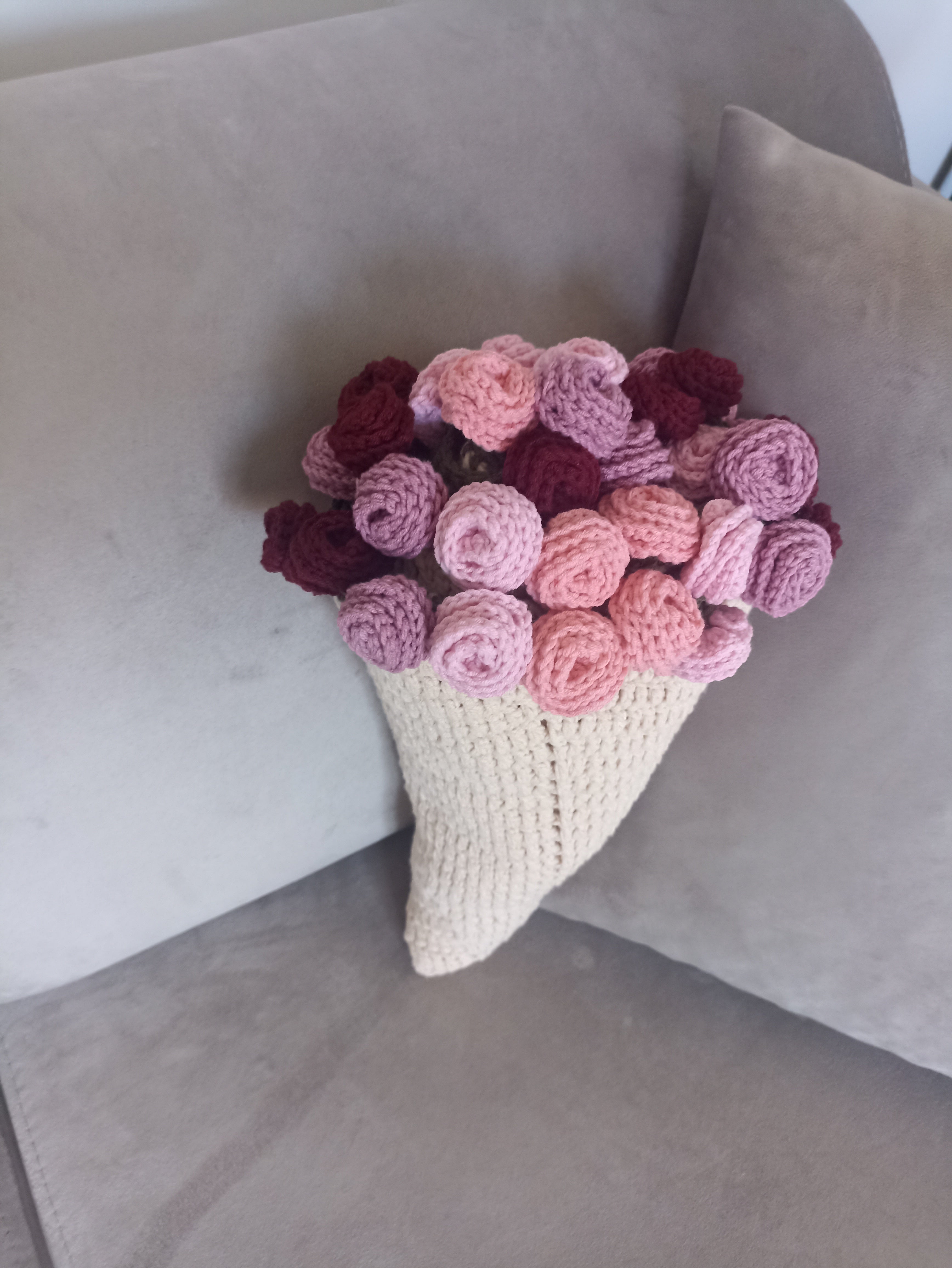 El Yapımı Karışık Pembe Güller Buket Battaniye