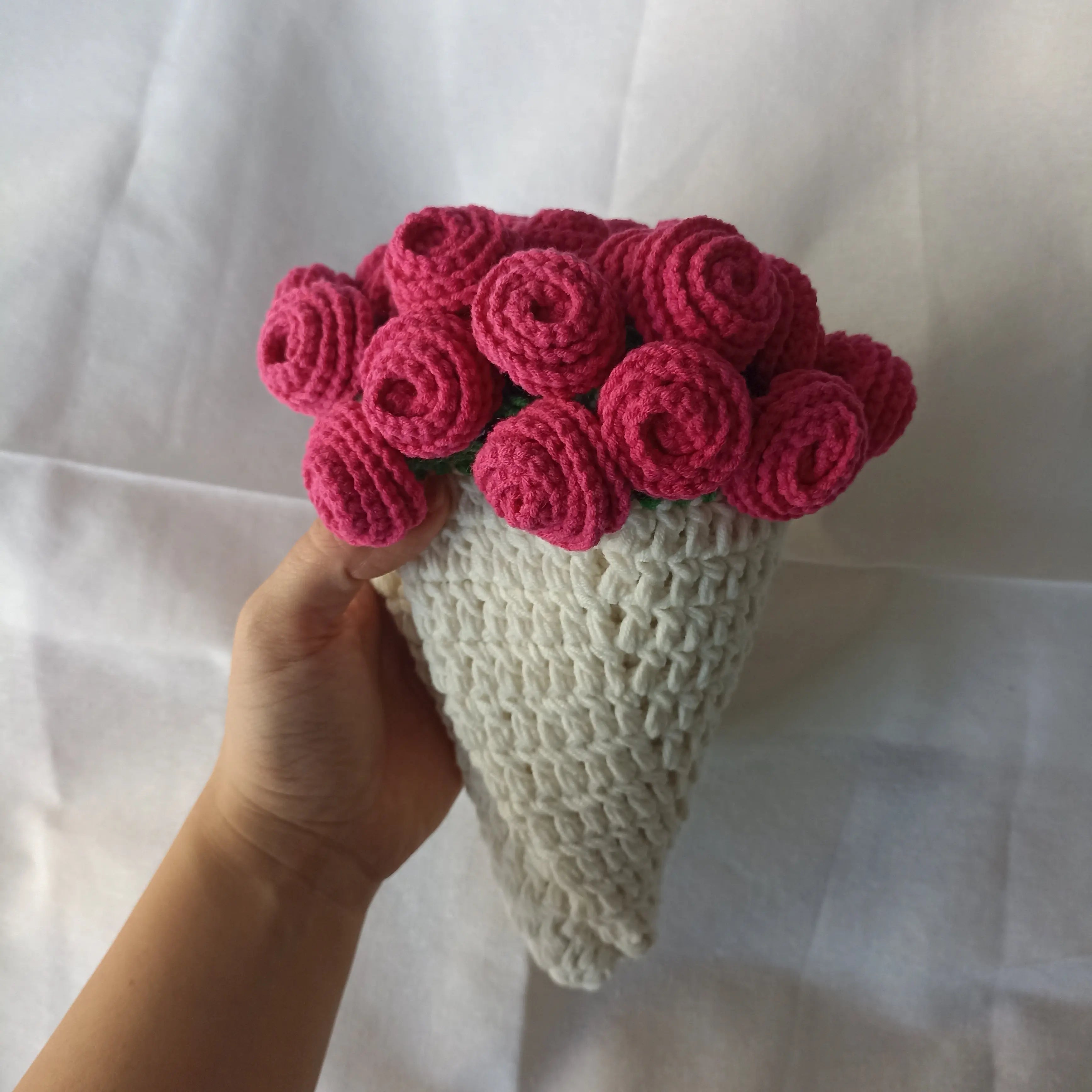 El Yapımı Fuşya Pembe Gül Buket Battaniye