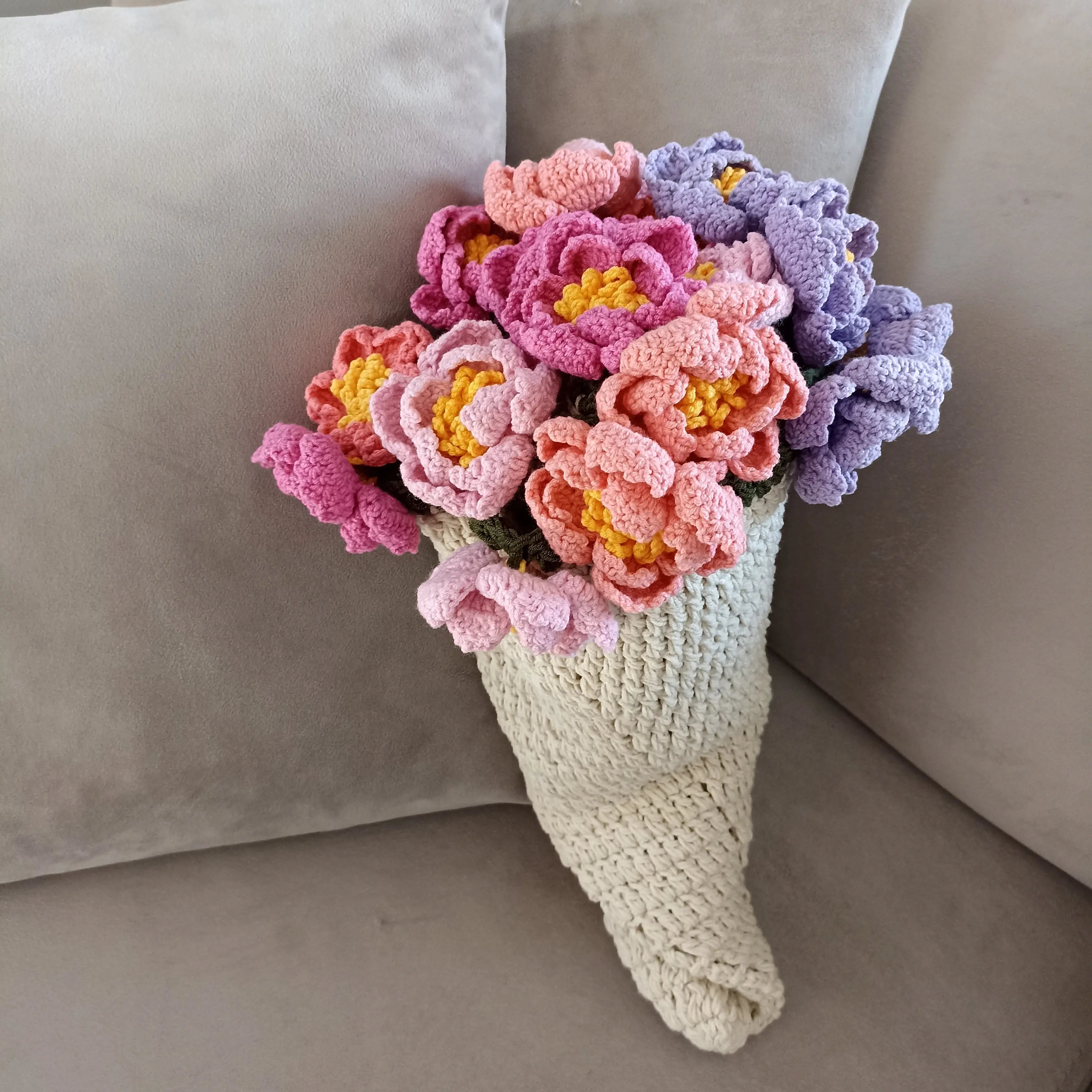 El Yapımı Pembe-Mor Karışık Renkli Şakayık Buket Battaniye