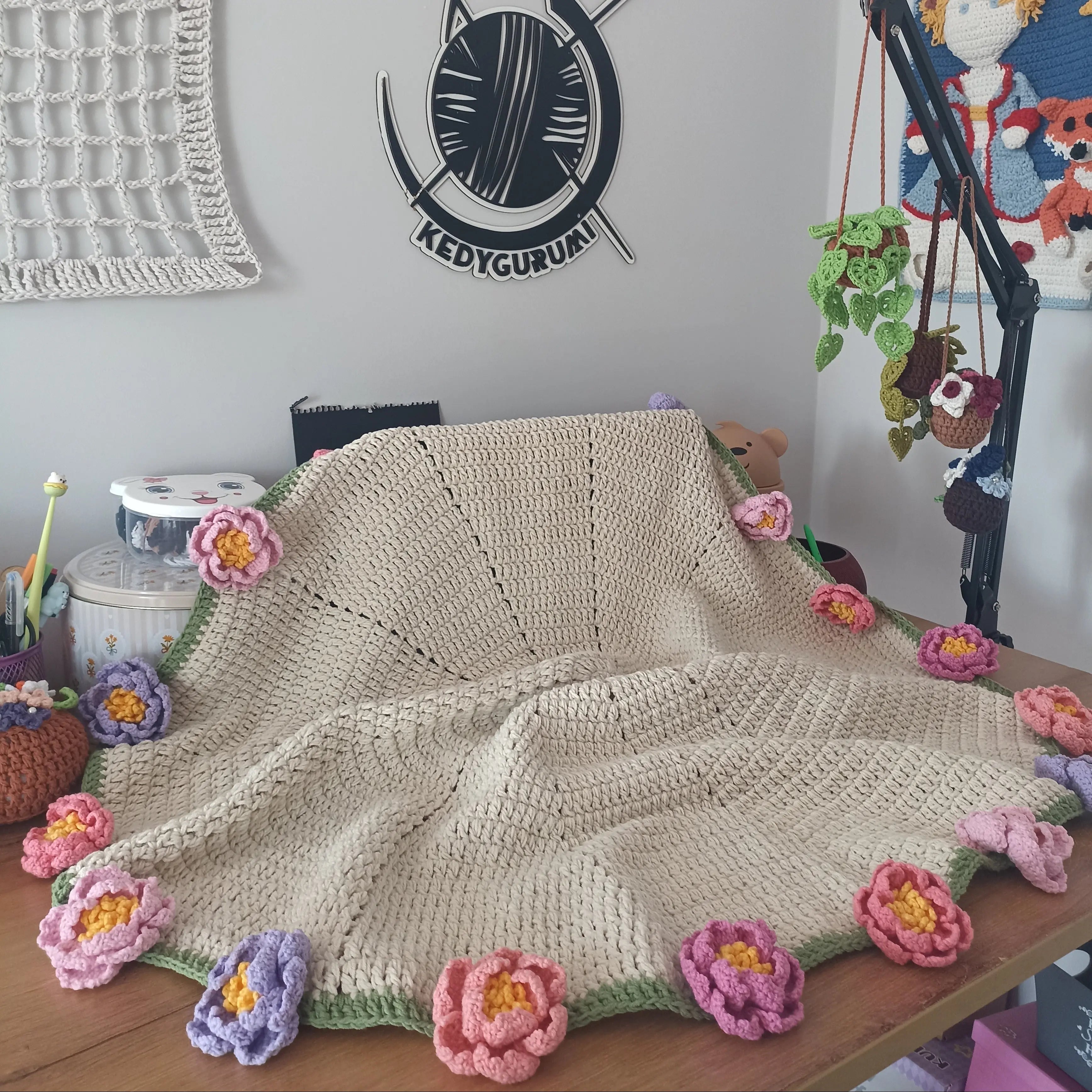 El Yapımı Pembe-Mor Karışık Renkli Şakayık Buket Battaniye