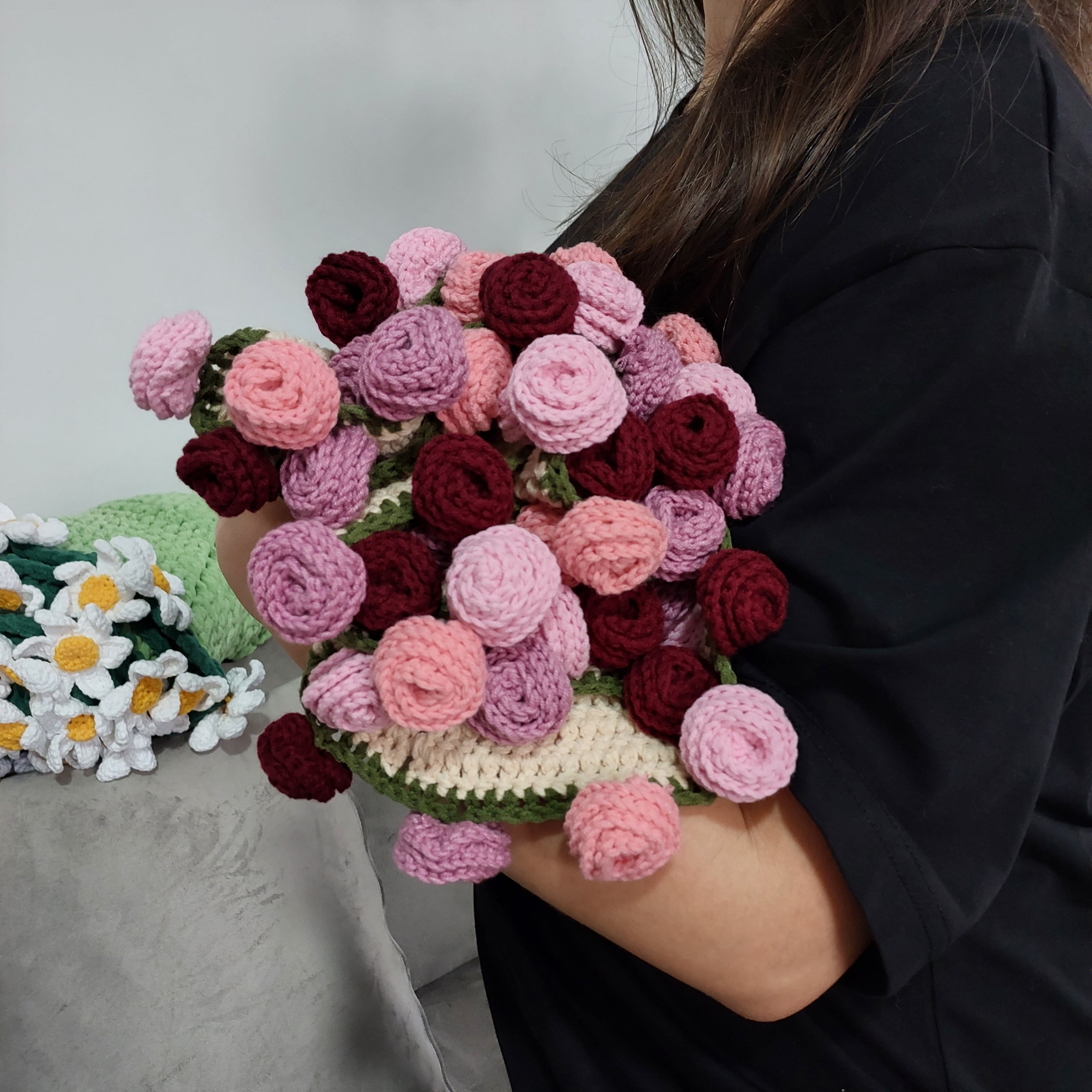 El Yapımı Karışık Pembe Güller Buket Battaniye