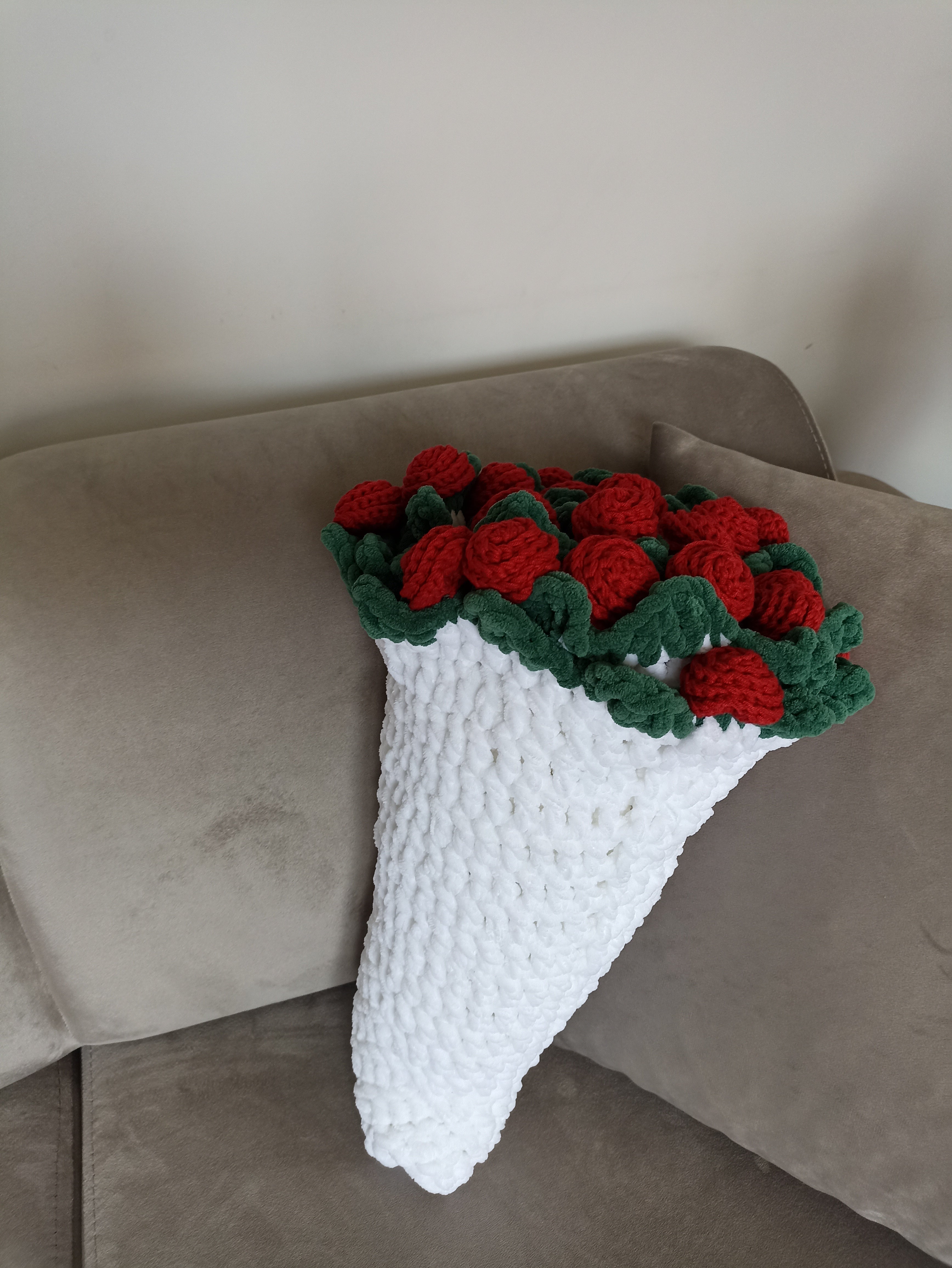 El Yapımı Kırmızı Gül Kadife Buket Battaniye (80 cm - 100 cm - 120 cm)