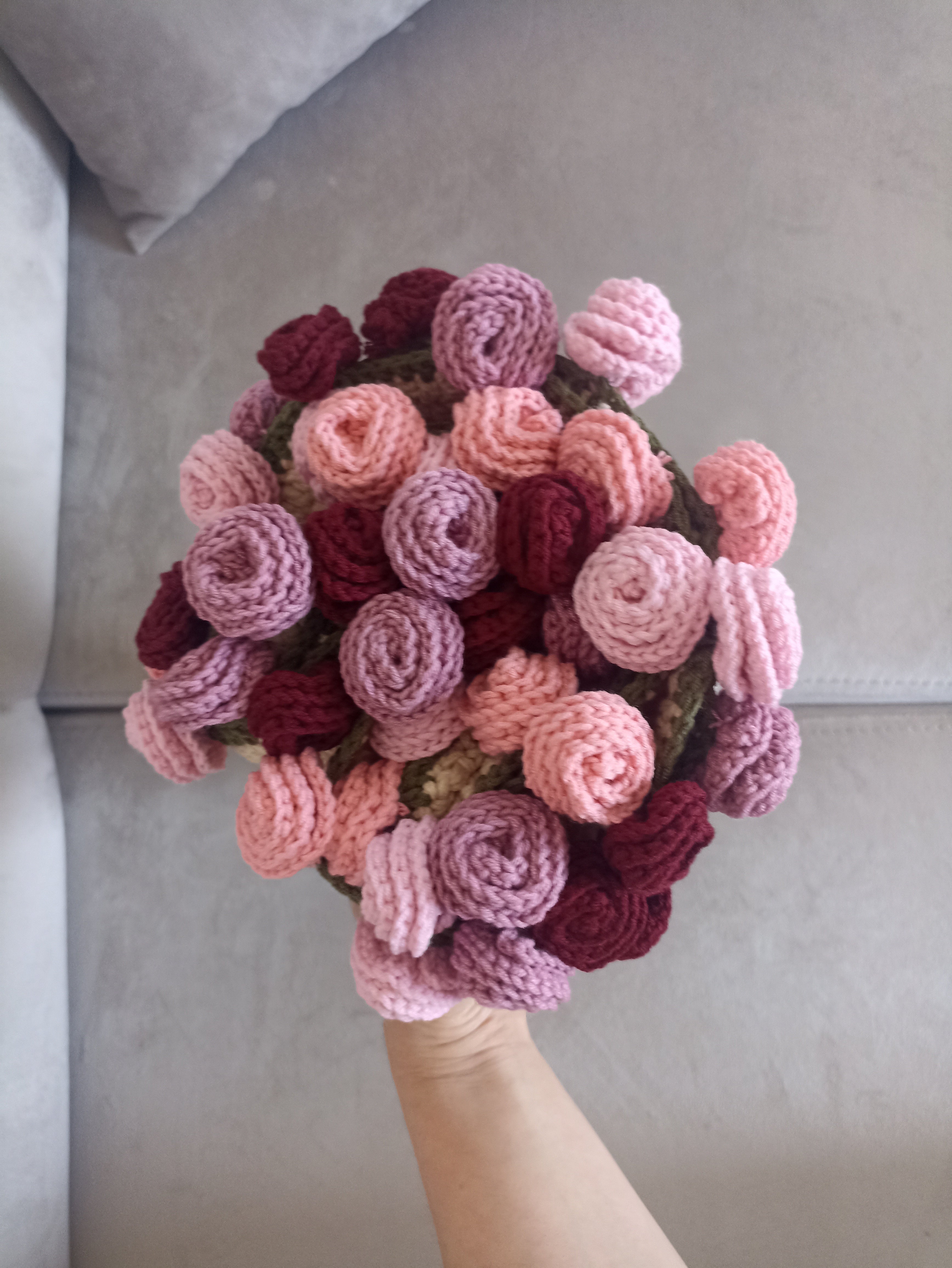 El Yapımı Karışık Pembe Güller Buket Battaniye