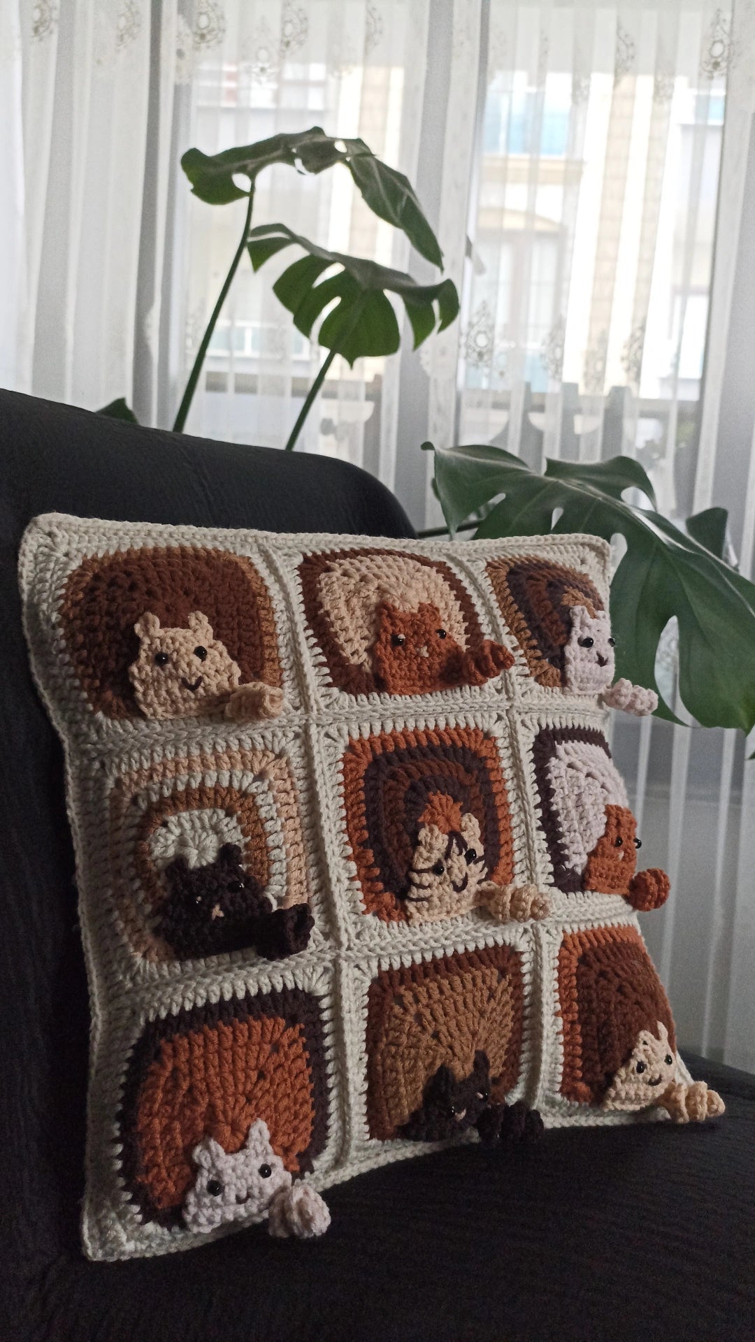 Kahve Kedi Motifli Örgü Kırlent Kılıfı, Kedili Yastık Kılıfı