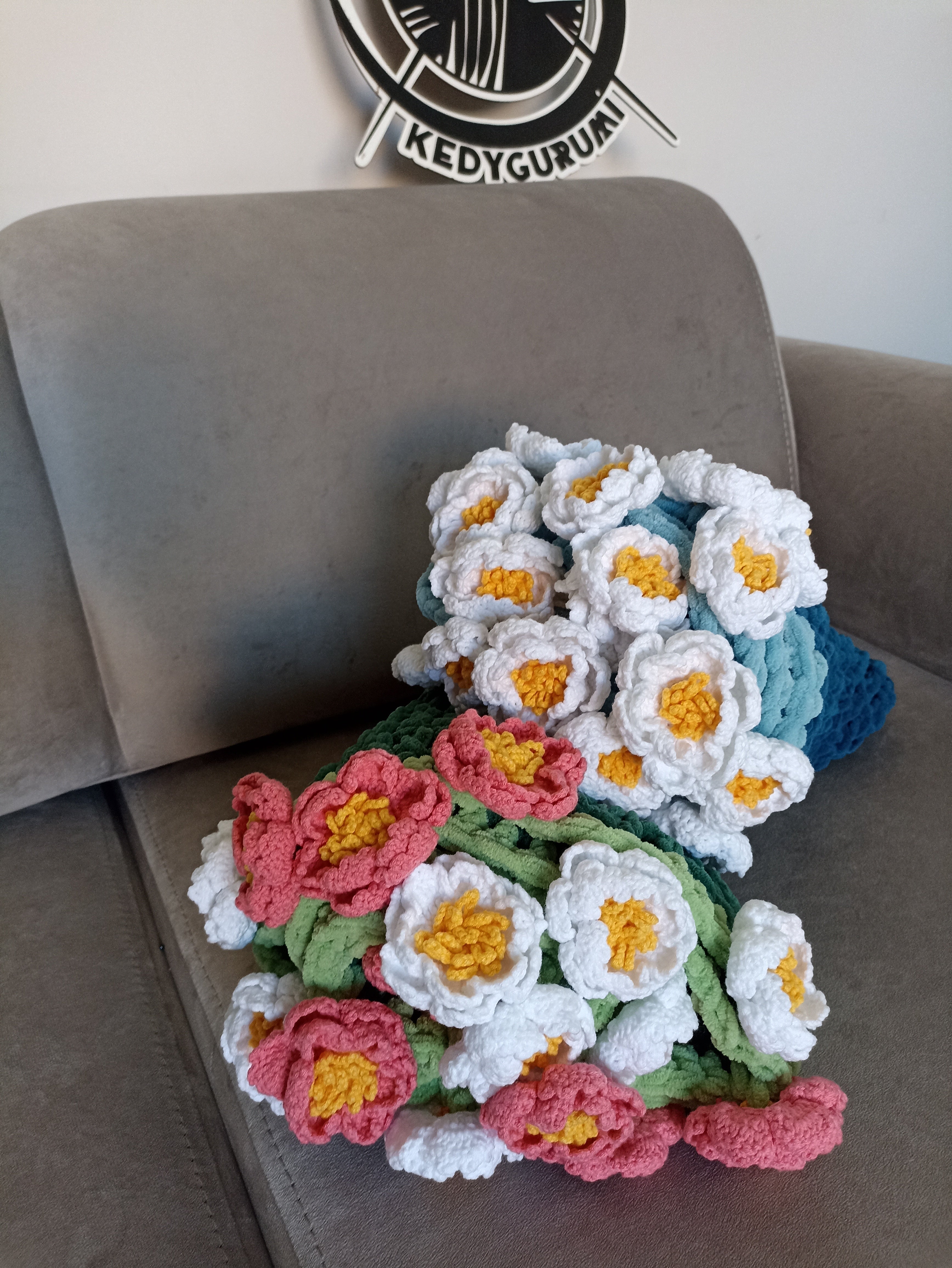 Handmade Crochet Daisy Bouquet Blanket (80 cm - 100 cm - 120 cm)