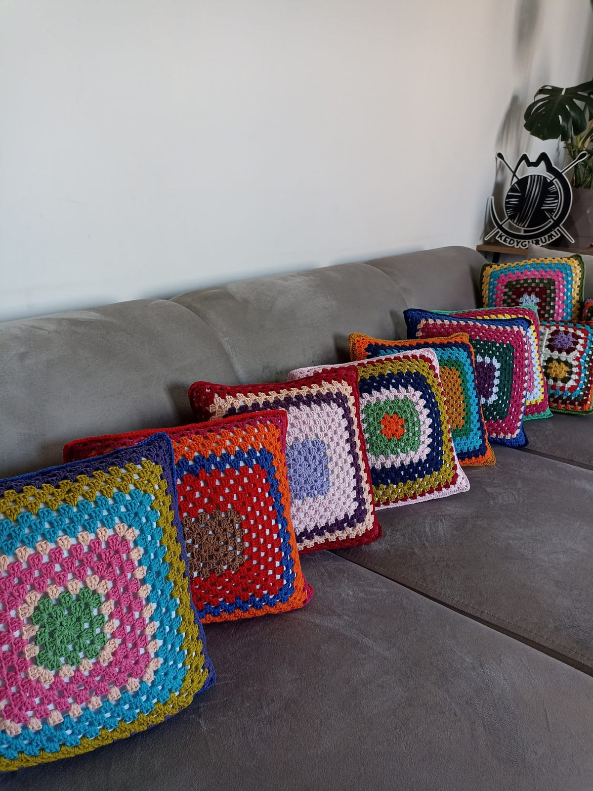 Granny Square Örgü Kırlent Kılıfı - 10 Farklı Model Seçeneği - Tığ İşi Motifli Kırlent Kılıfı - Karışık Renkli El Örgüsü Kırlent Kılıfı