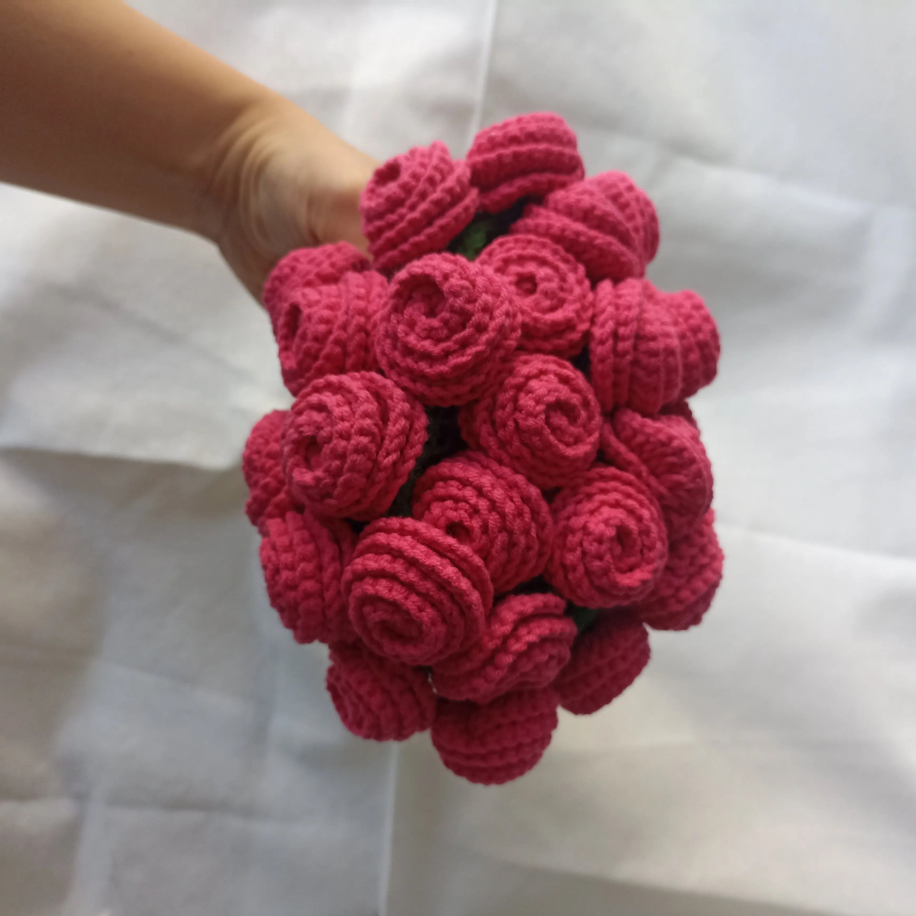 El Yapımı Fuşya Pembe Gül Buket Battaniye