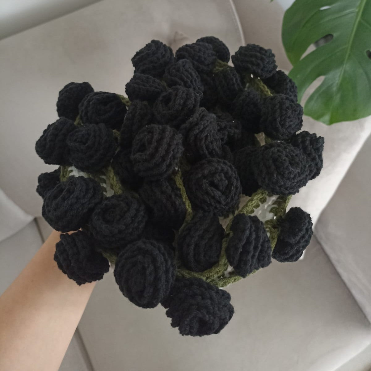 El Yapımı Siyah Gül Buket Battaniye