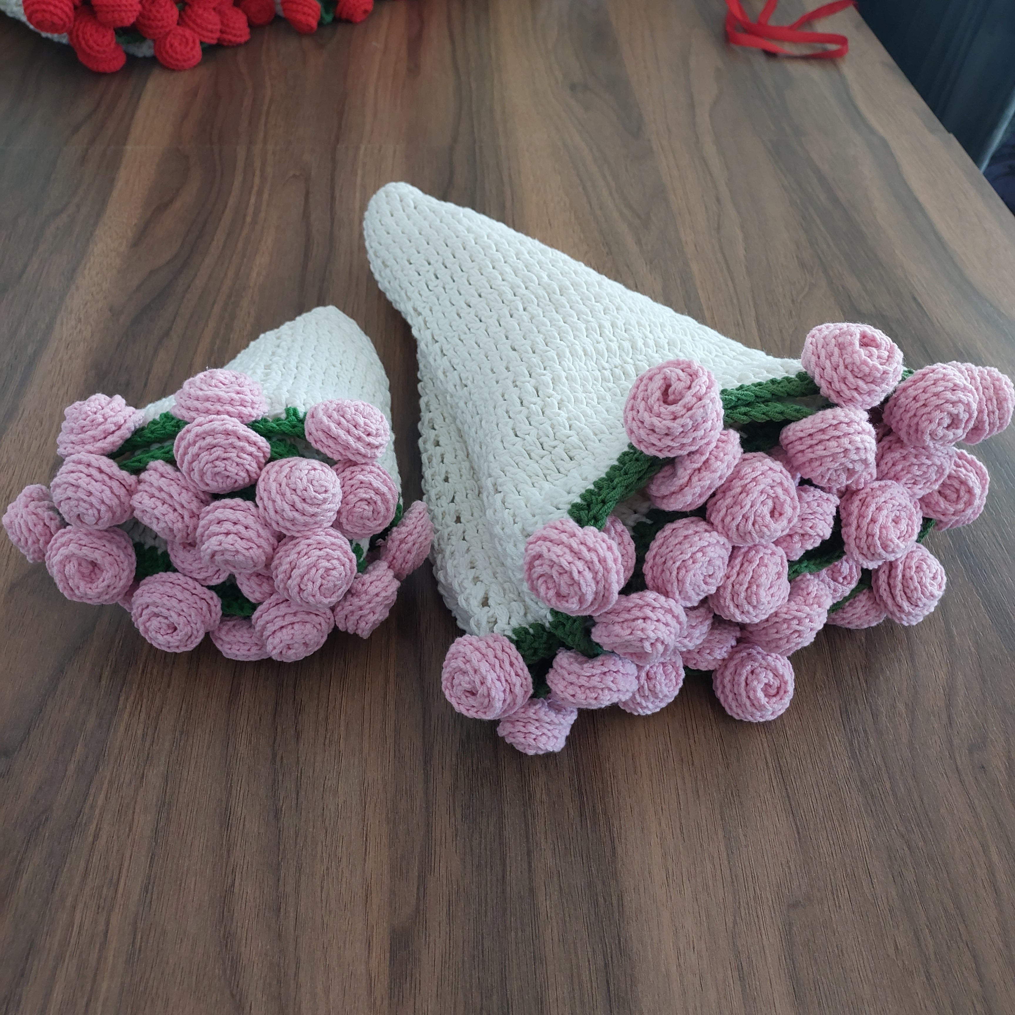 El Yapımı Pembe Gül Buket Battaniye