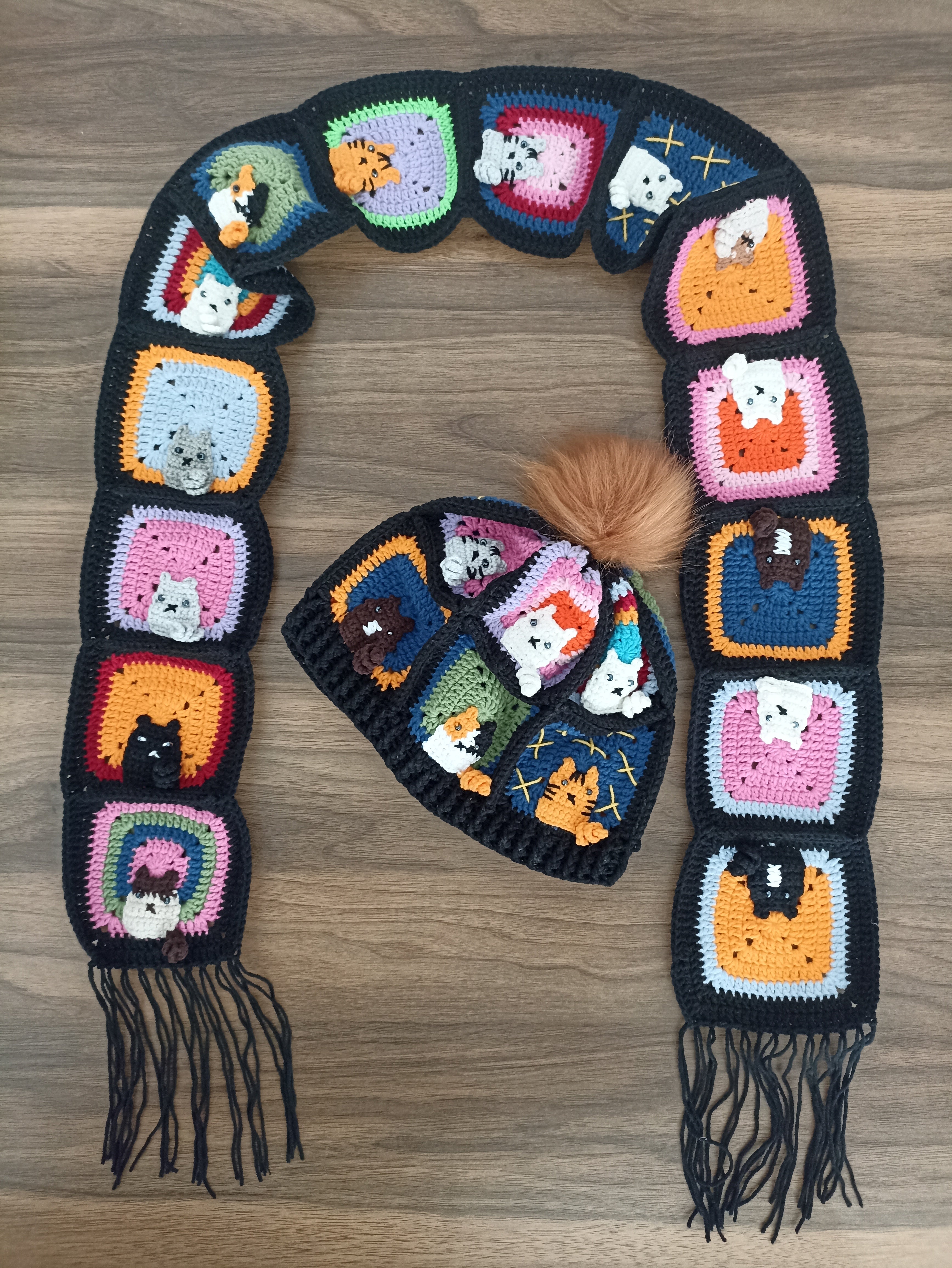 Örgü Kedili Bere ve Atkı İkili Set - Siyah - Kedi Temalı Örgü Atkı ve Ponponlu Örgü Bere