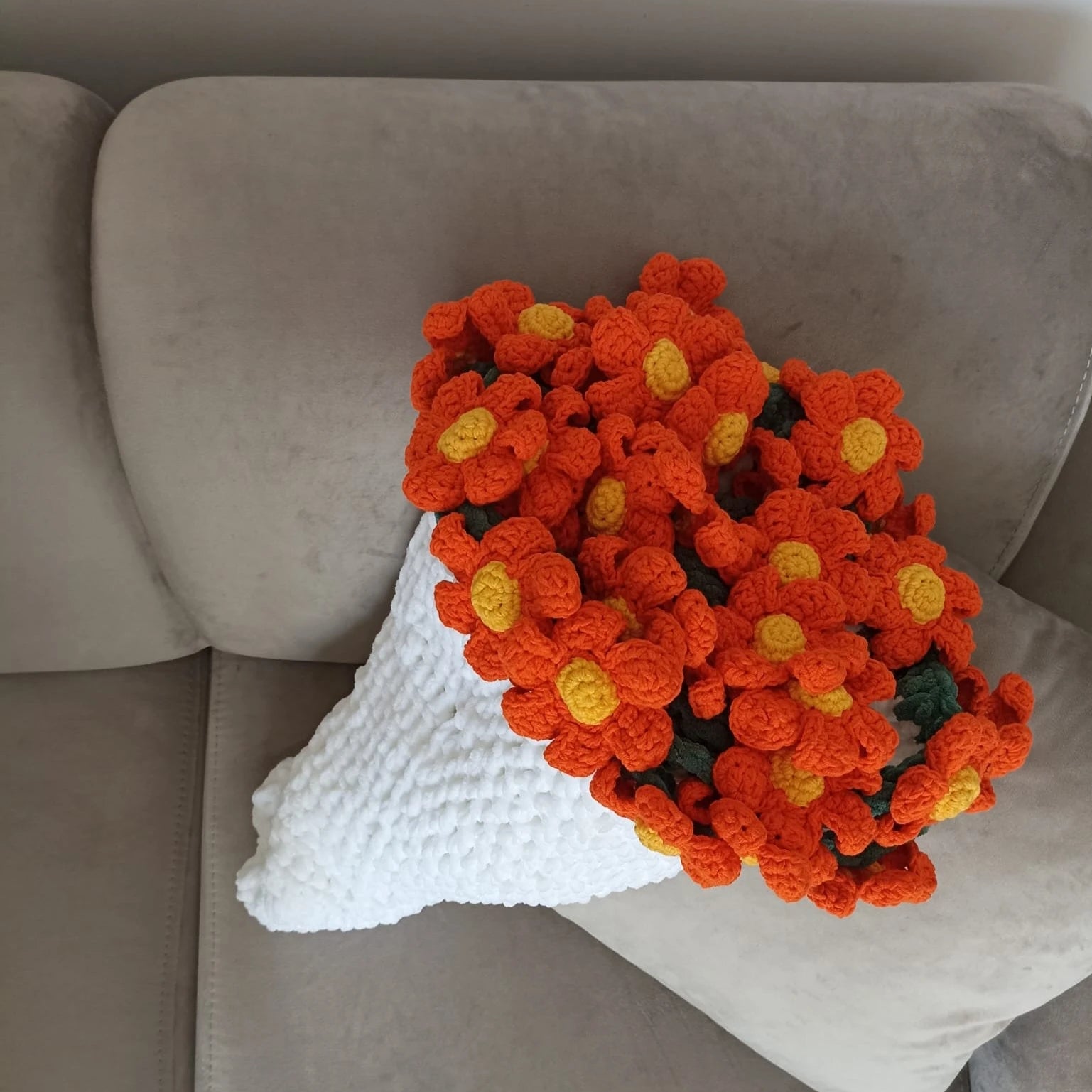 El Yapımı Turuncu Papatya Kadife Buket Battaniye - Turuncu Papatya-  Tasarım Ürün (80 cm - 100 cm - 120 cm çapında)