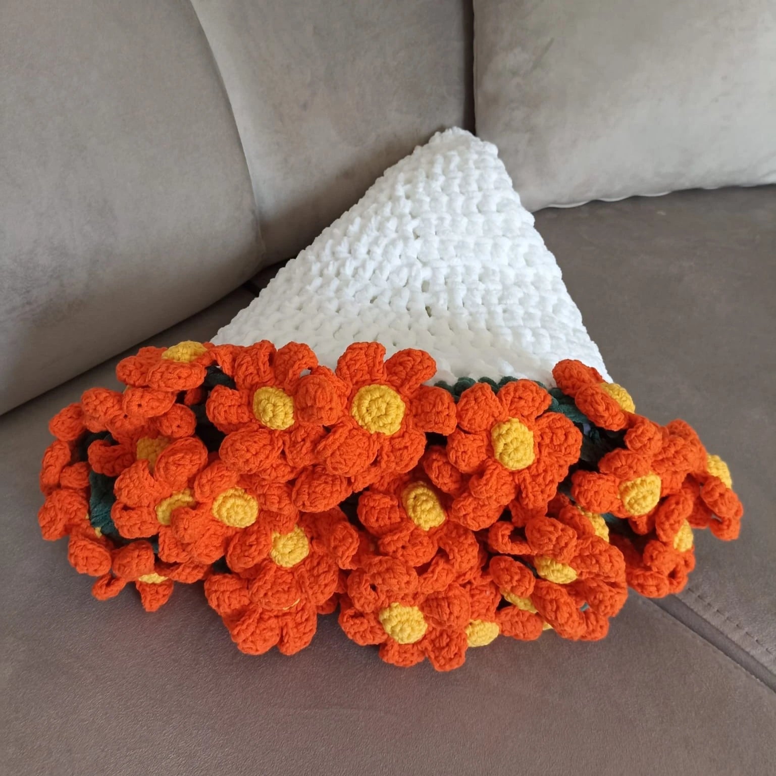 El Yapımı Turuncu Papatya Kadife Buket Battaniye - Turuncu Papatya-  Tasarım Ürün (80 cm - 100 cm - 120 cm çapında)